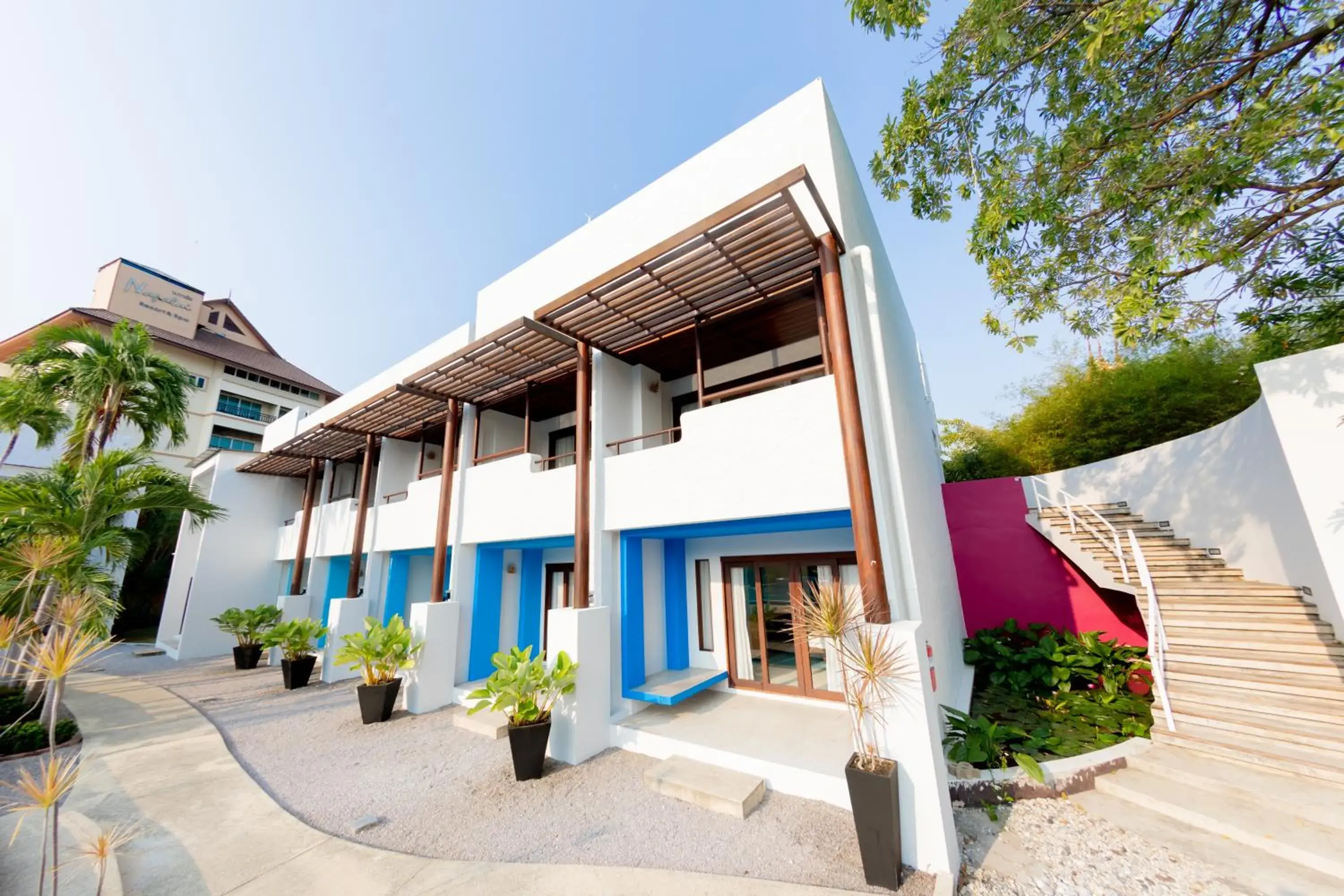 Property building in Kochira Property building in Kochira