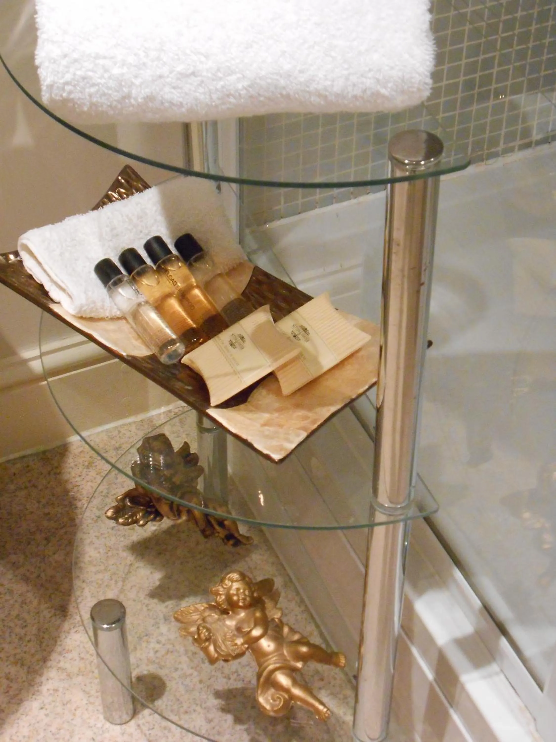 Decorative detail in The Globe Inn