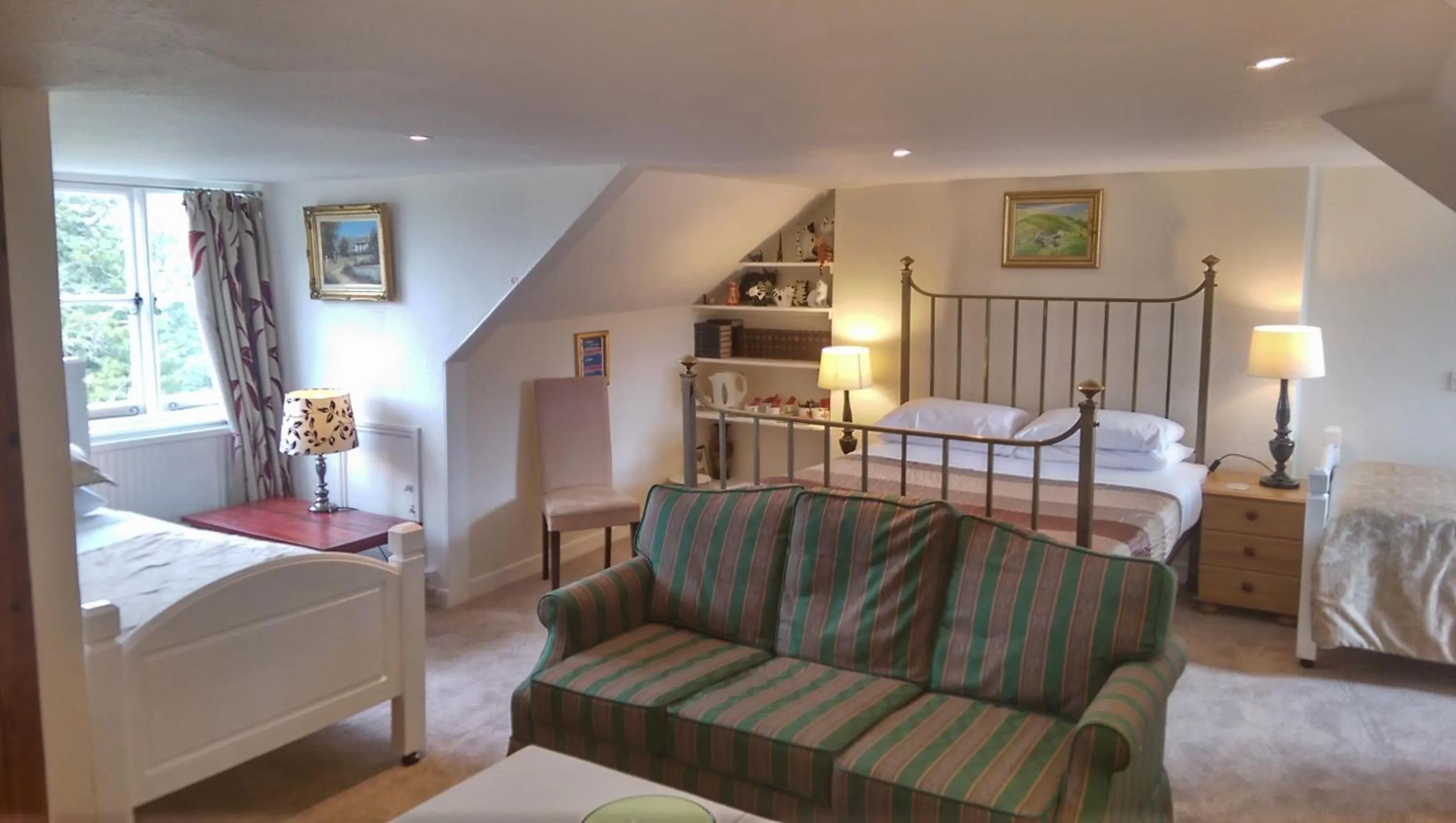 Bedroom, Bed in The Globe Inn