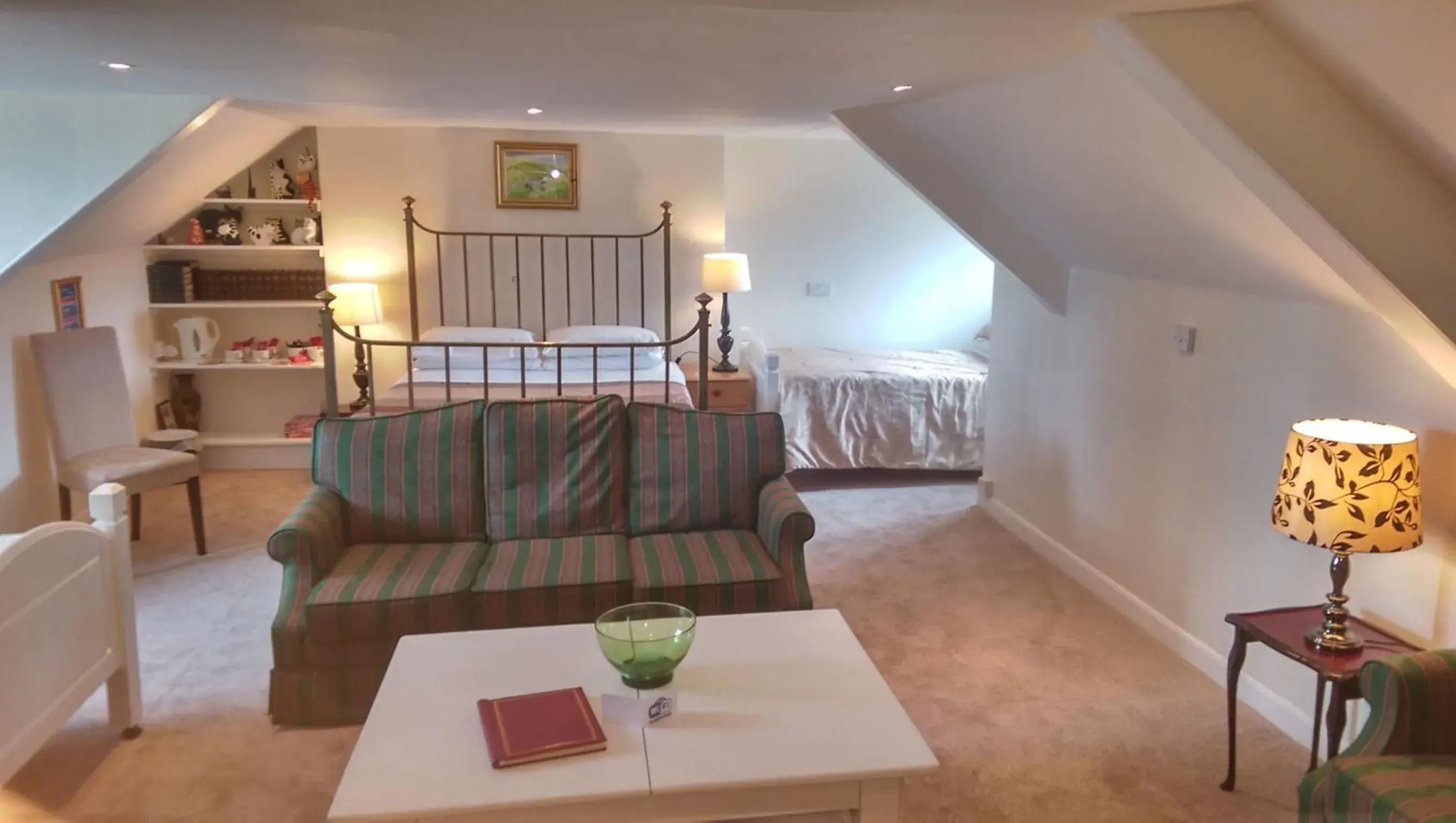 Family Room in The Globe Inn Family Room in The Globe Inn