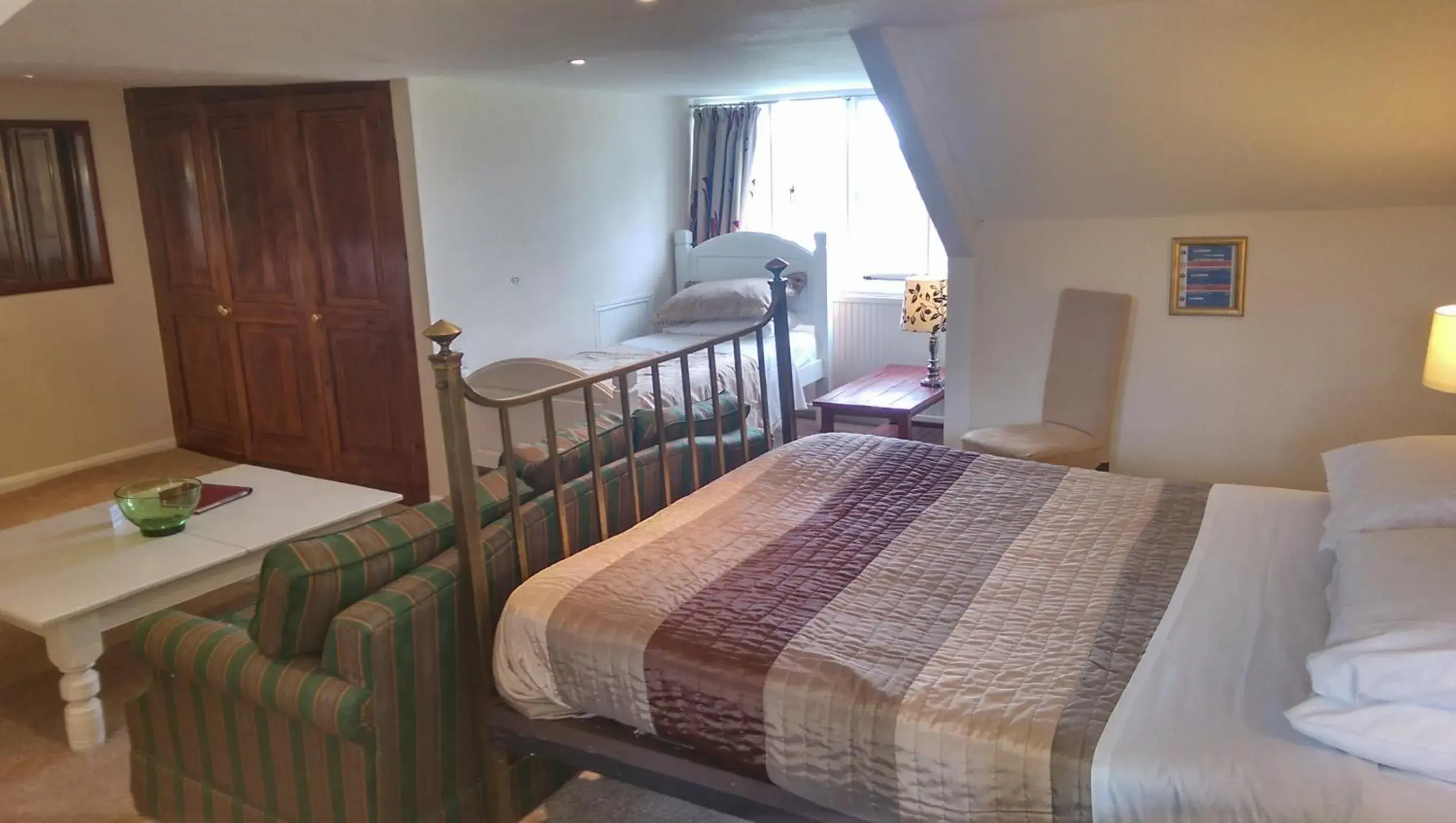 Bedroom, Bed in The Globe Inn Bedroom, Bed in The Globe Inn