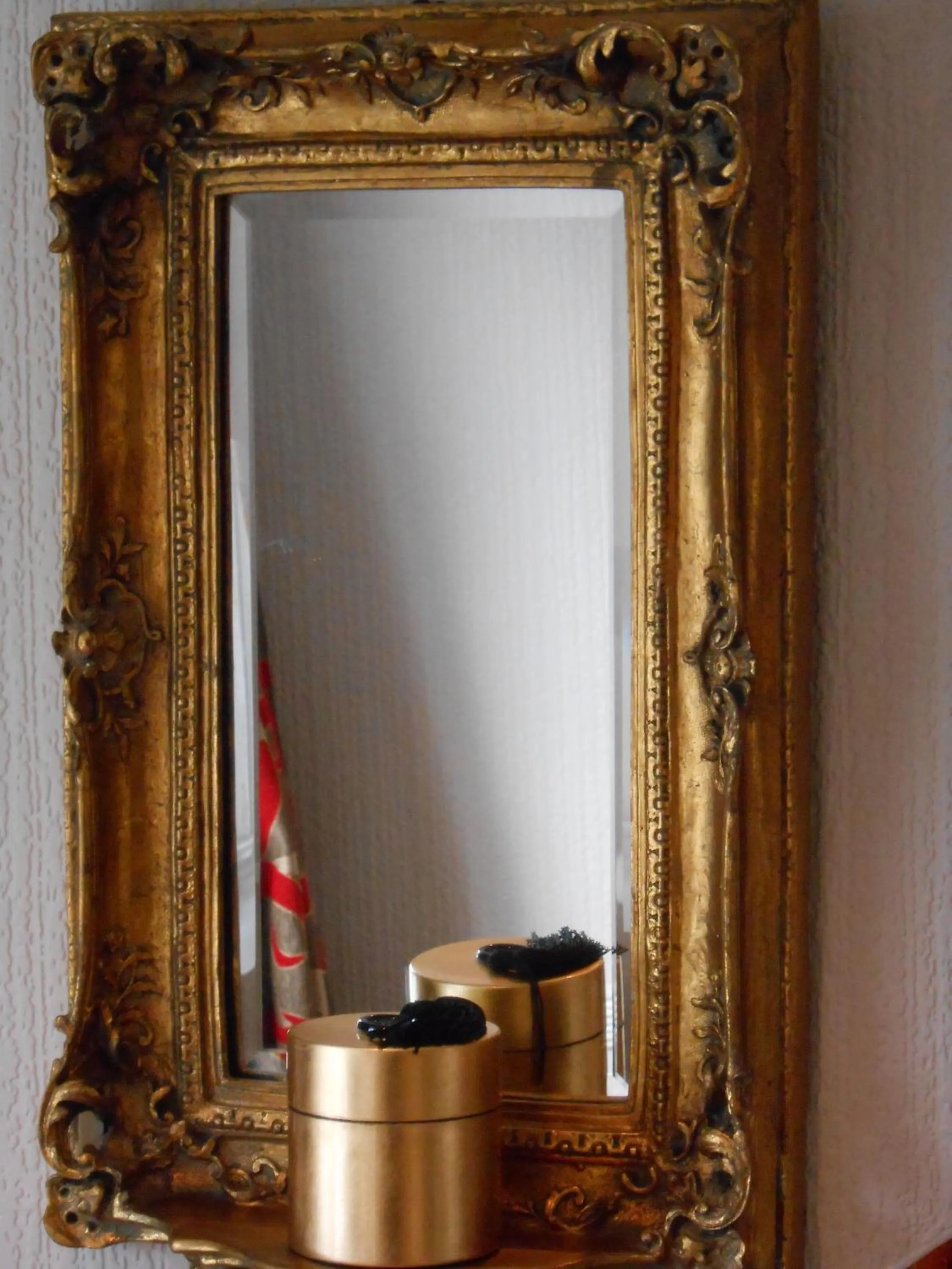 Decorative detail in The Globe Inn