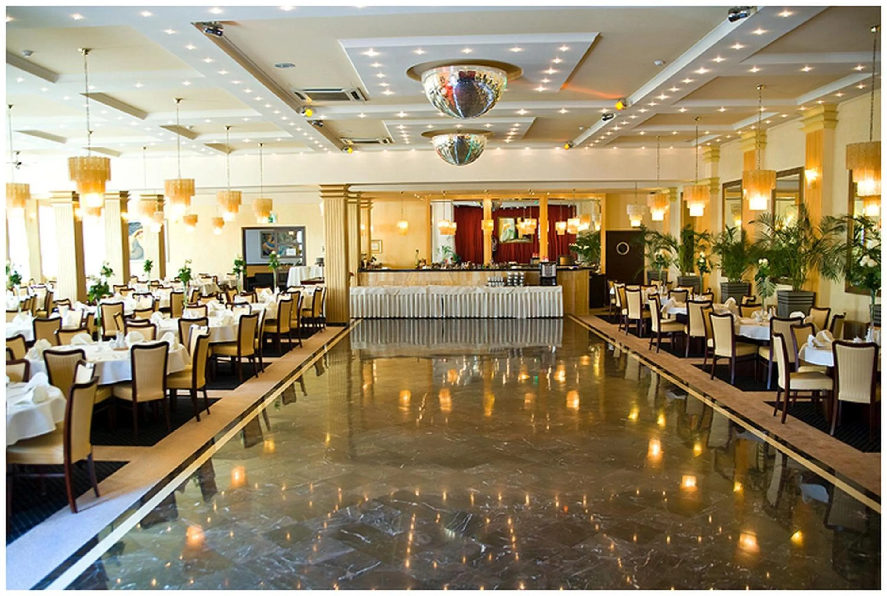 Restaurant/places to eat in Hotel Iskierka Business & Spa