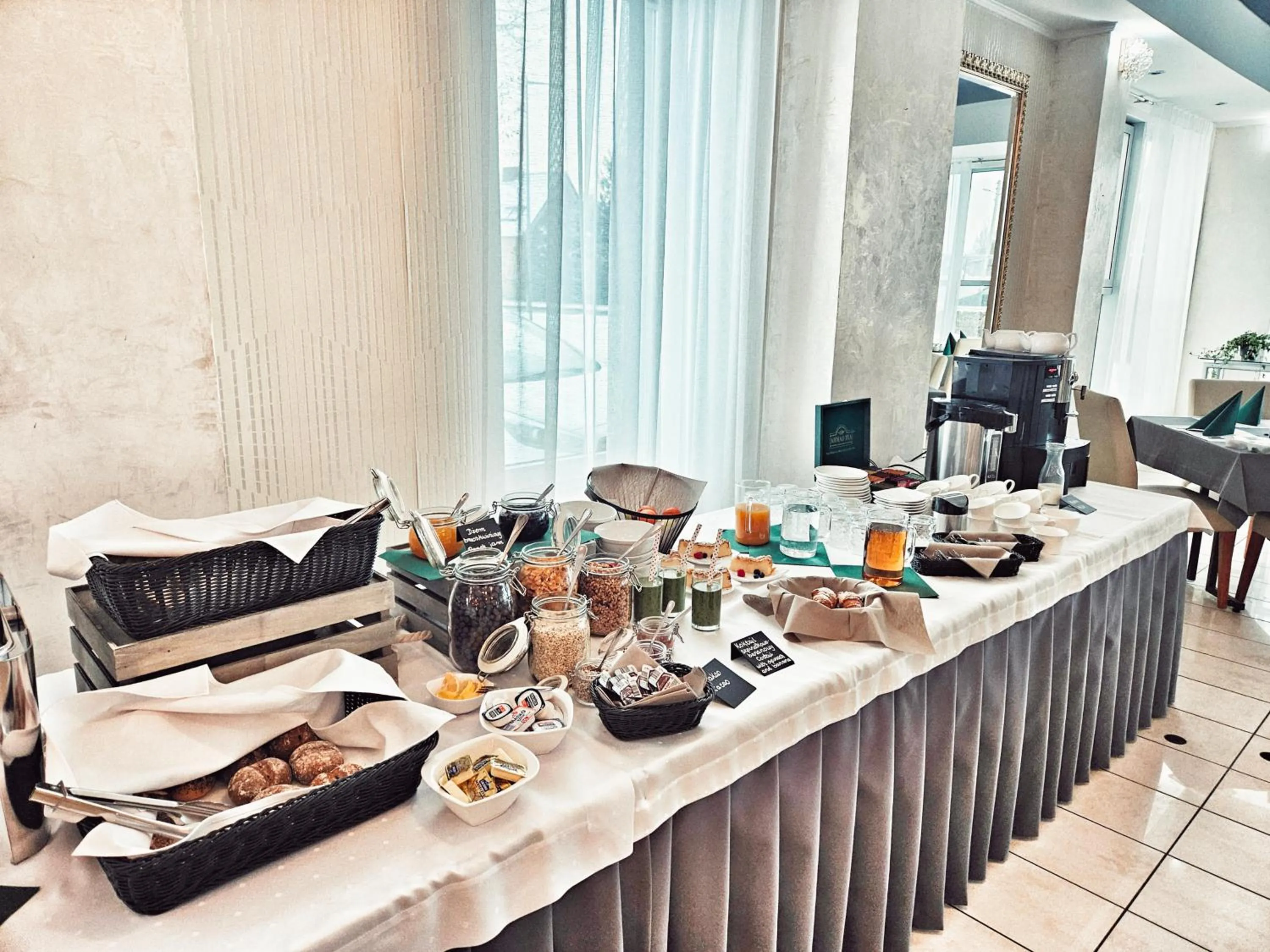 Breakfast in Hotel i Restauracja w Luboniu