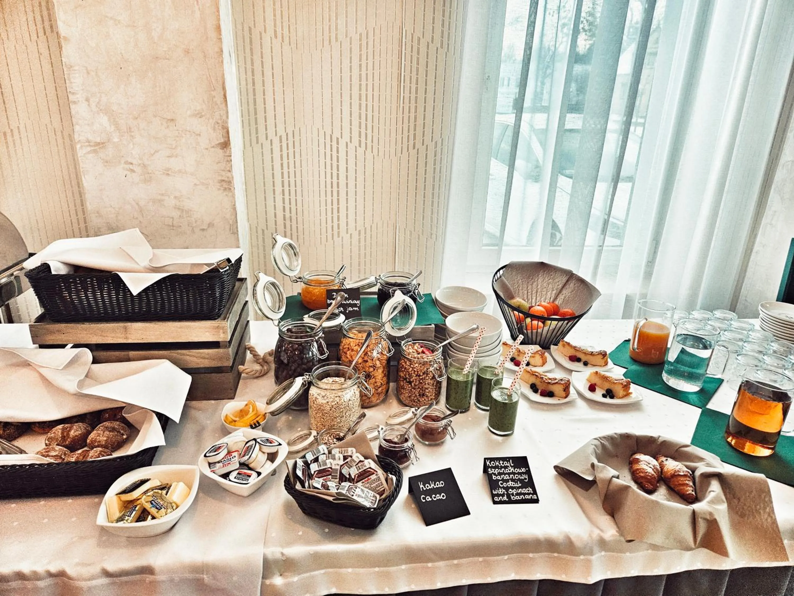 Breakfast in Hotel i Restauracja w Luboniu