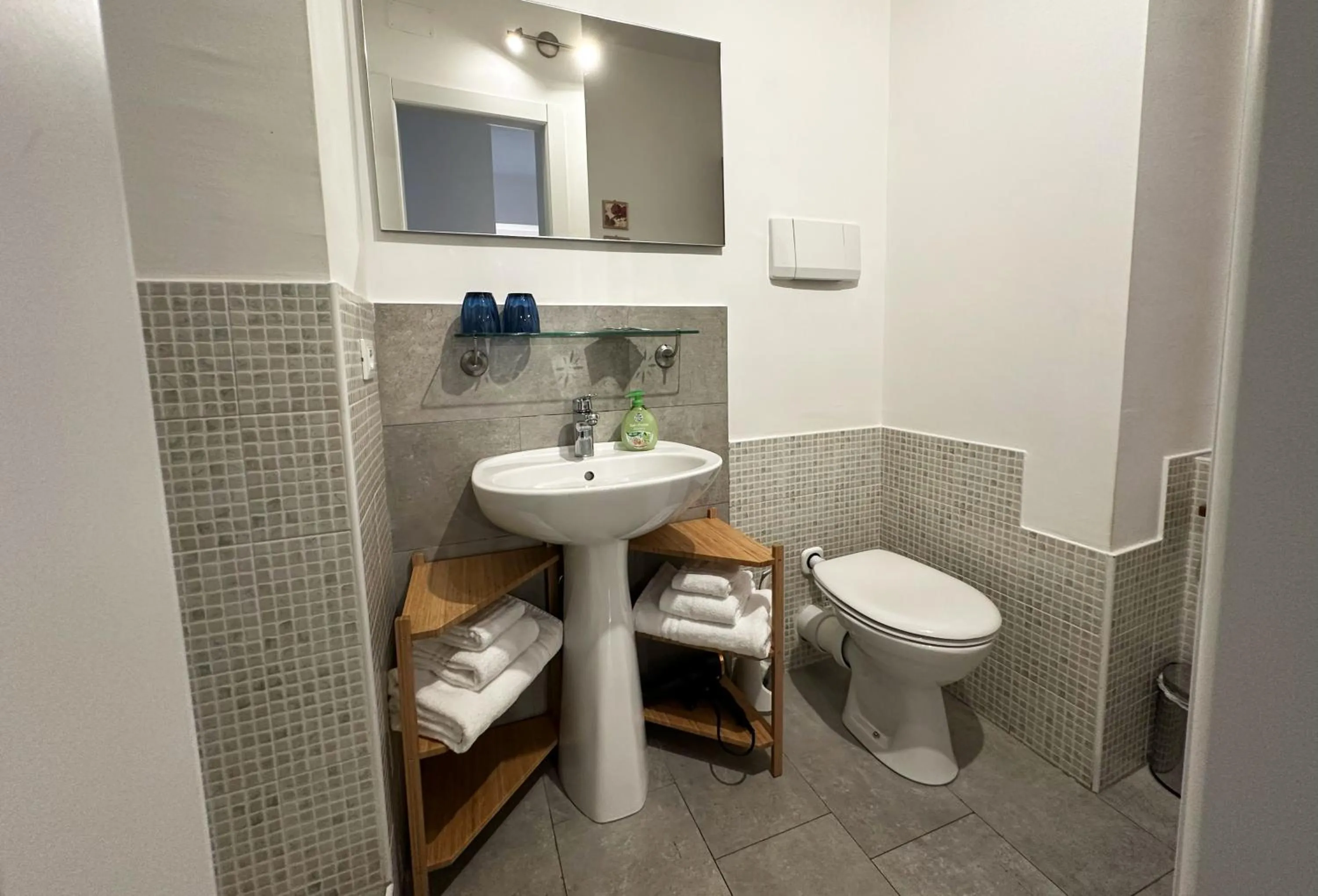 Shower in B&B Alla Casa di Lucia