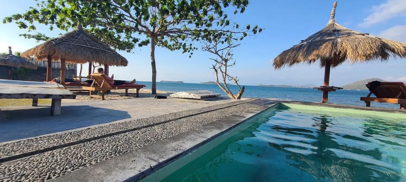 Swimming pool in Alden Beach House