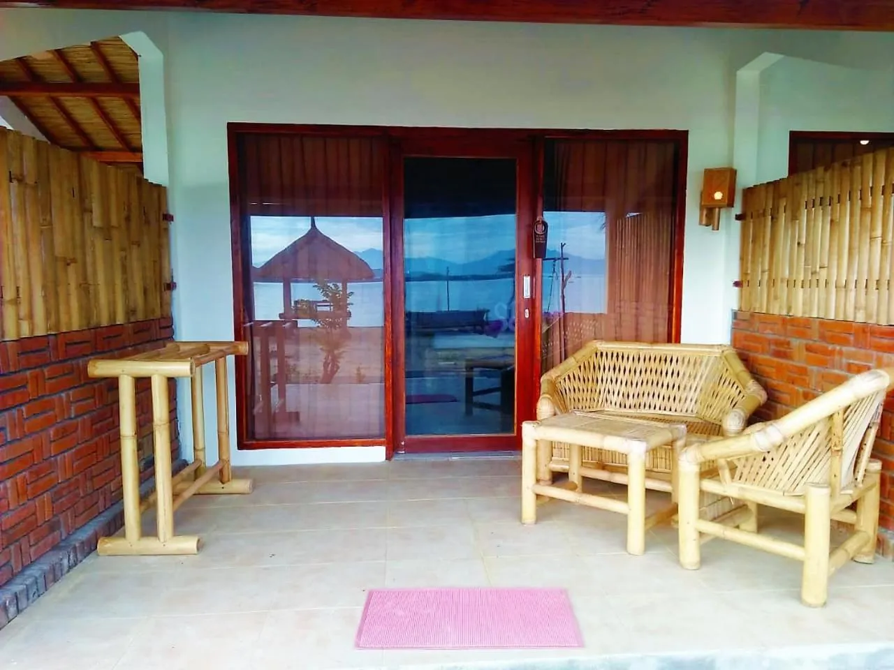 Day in Alden Beach House