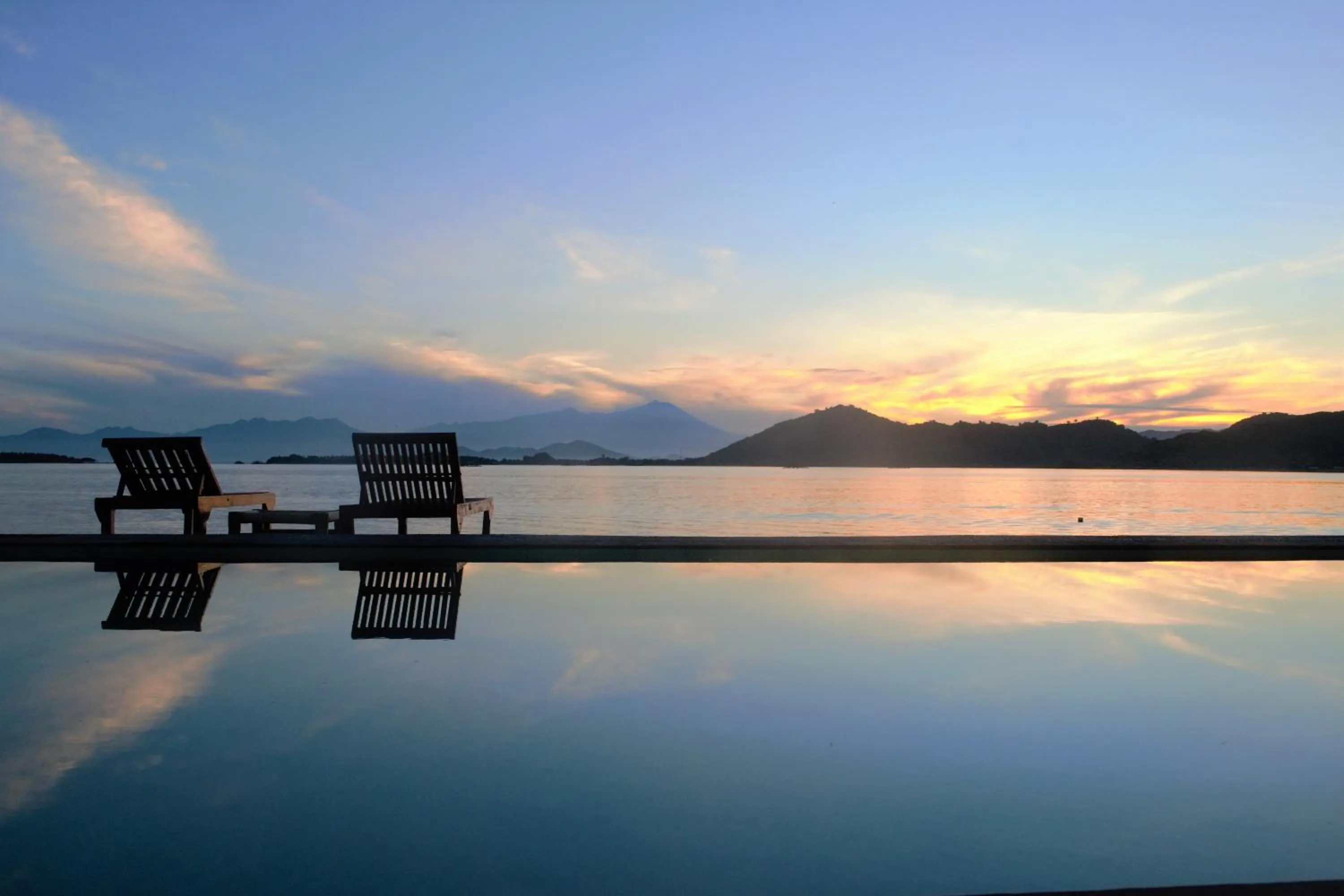 Swimming pool in Alden Beach House