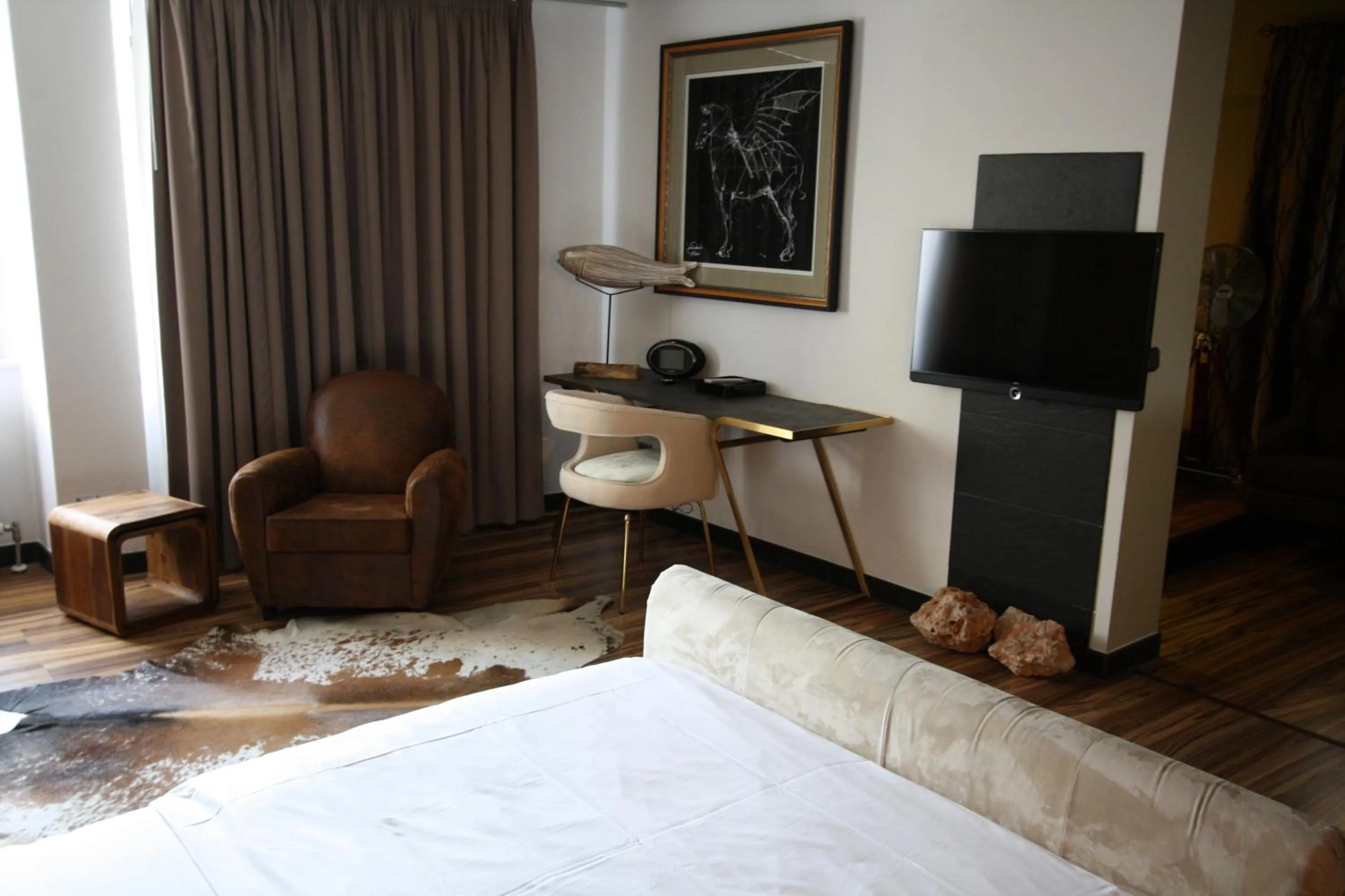 Photo of the whole room, Bed in Elements Hotel