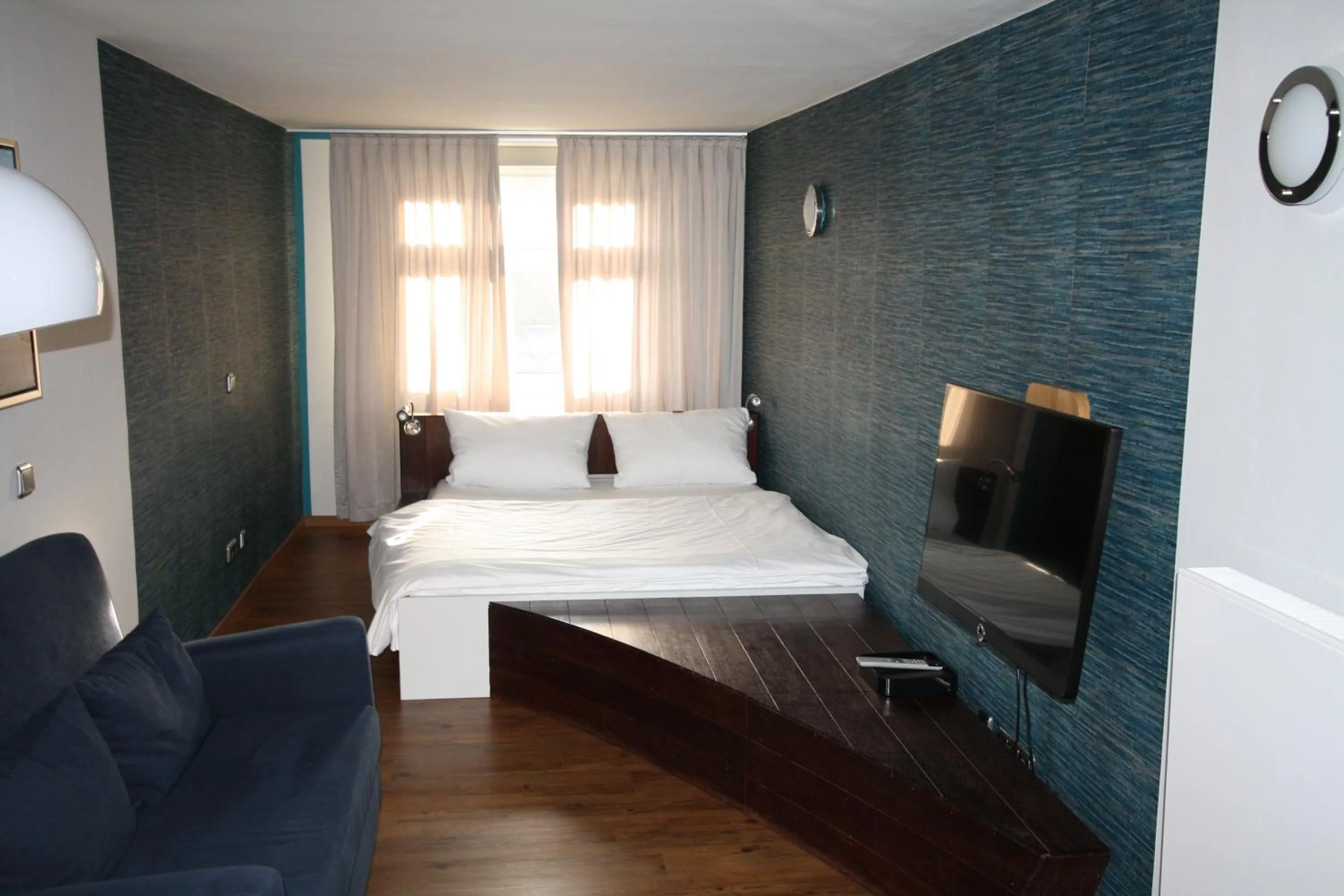 Bedroom, Bed in Elements Hotel