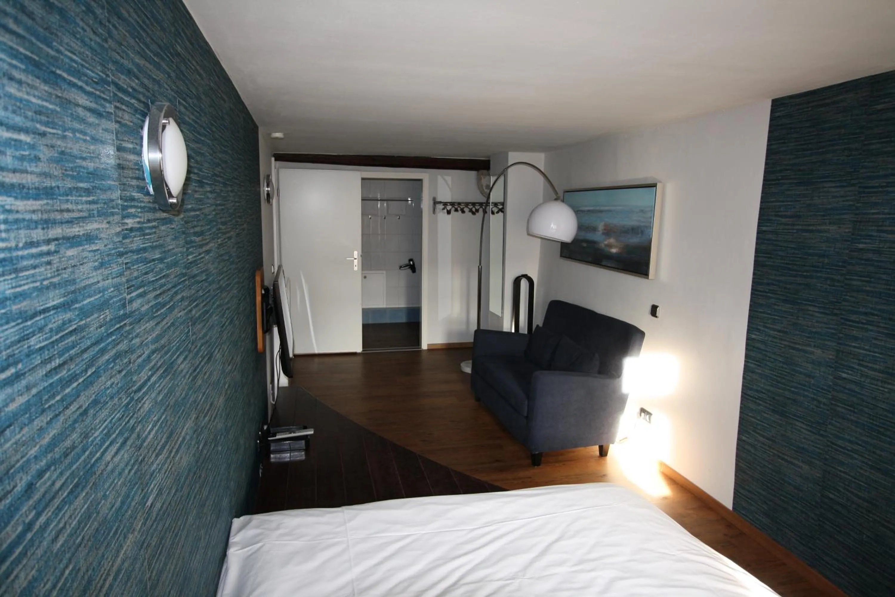 Photo of the whole room, Bed in Elements Hotel