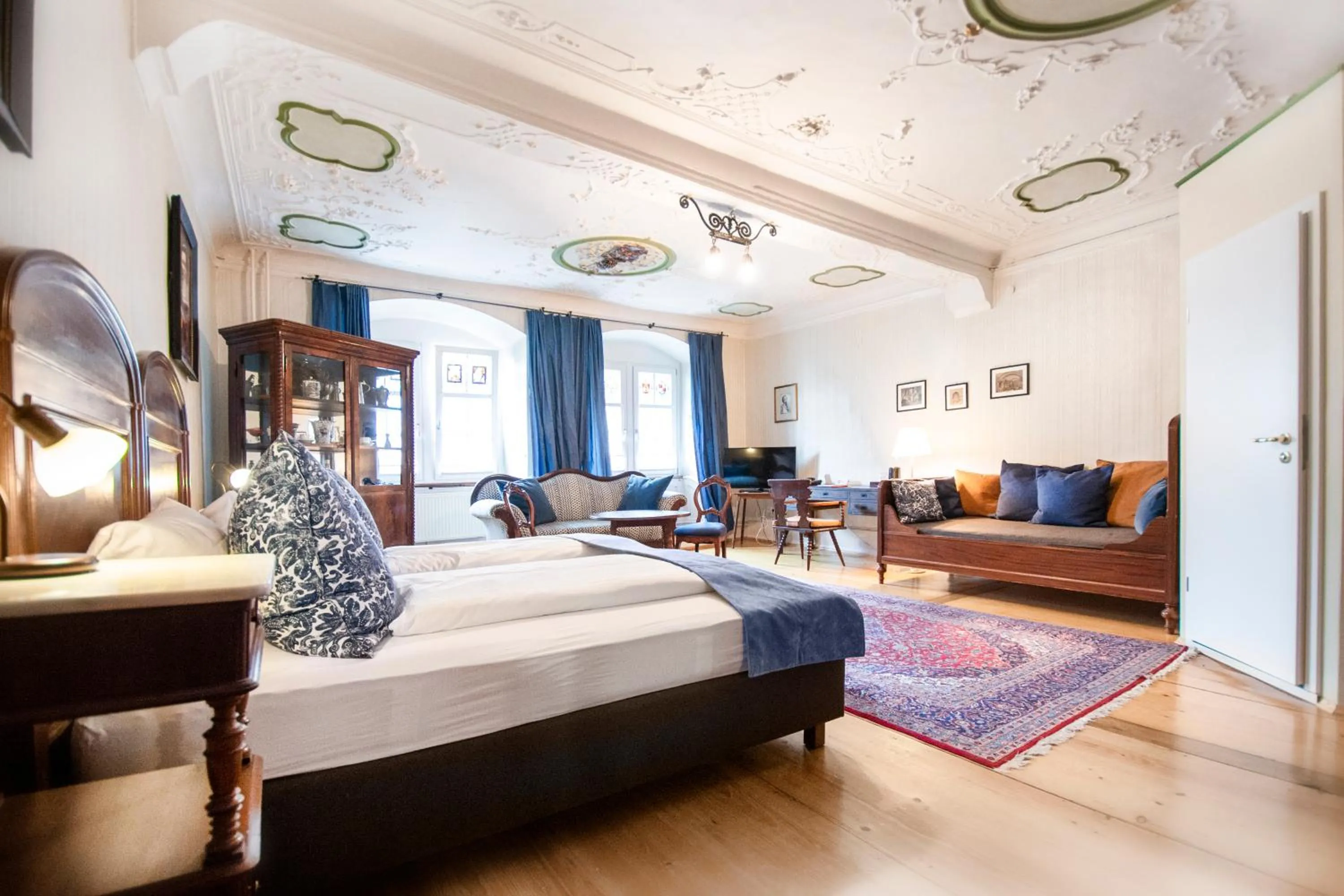 Bedroom, Bed in Romantik Hotel Barbarossa