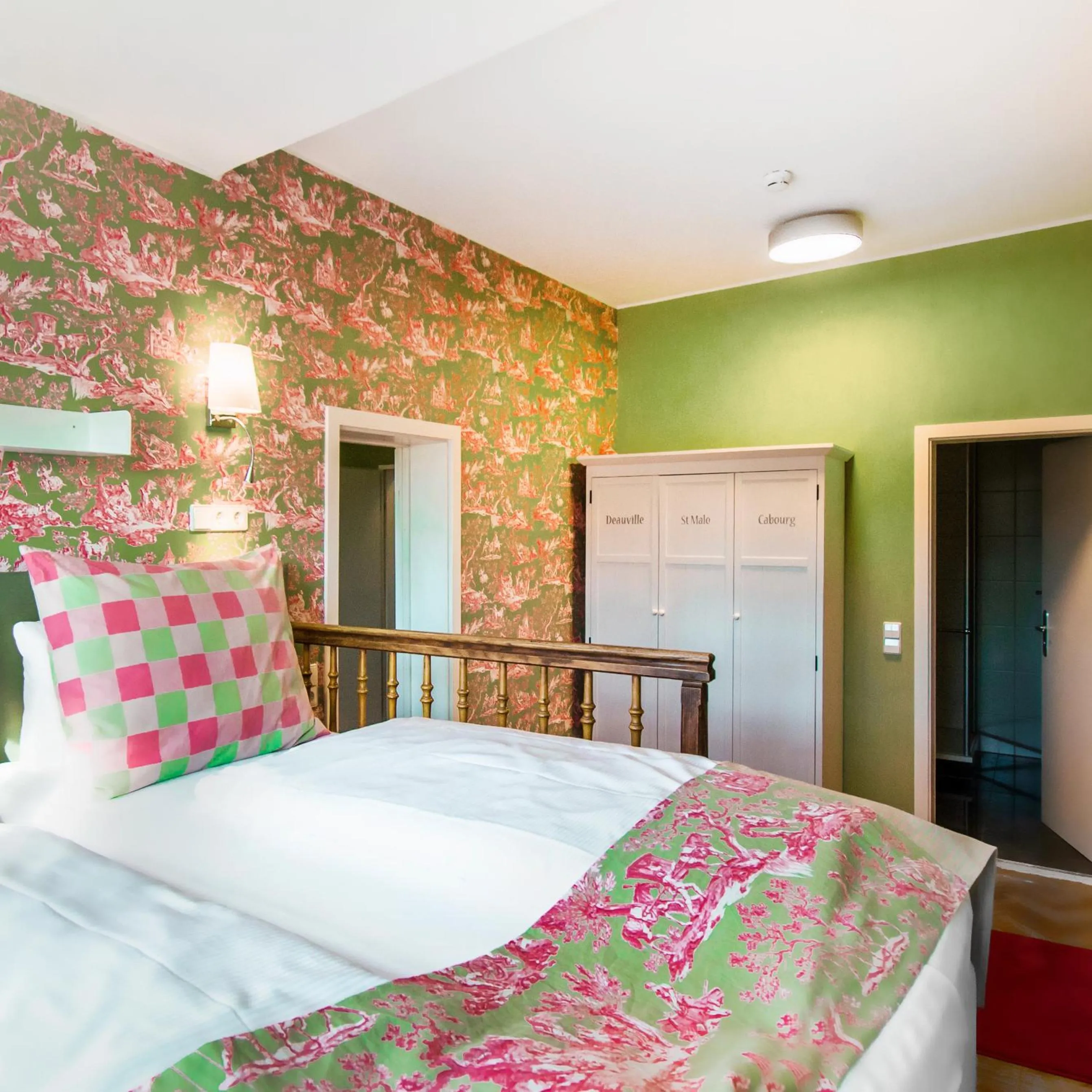 Bedroom, Bed in Romantik Hotel Barbarossa