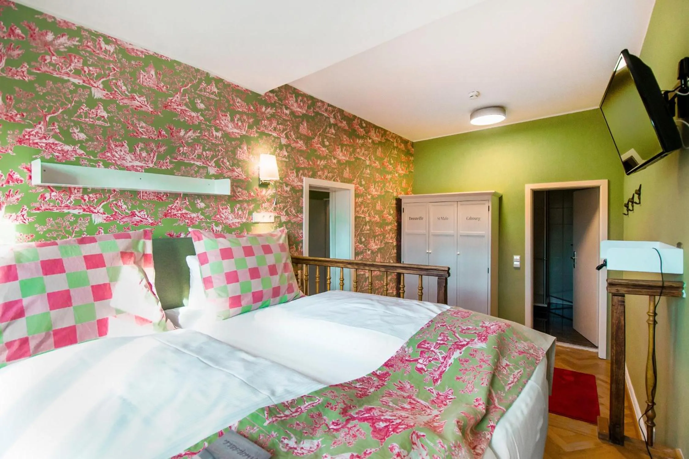 Bedroom, Bed in Romantik Hotel Barbarossa