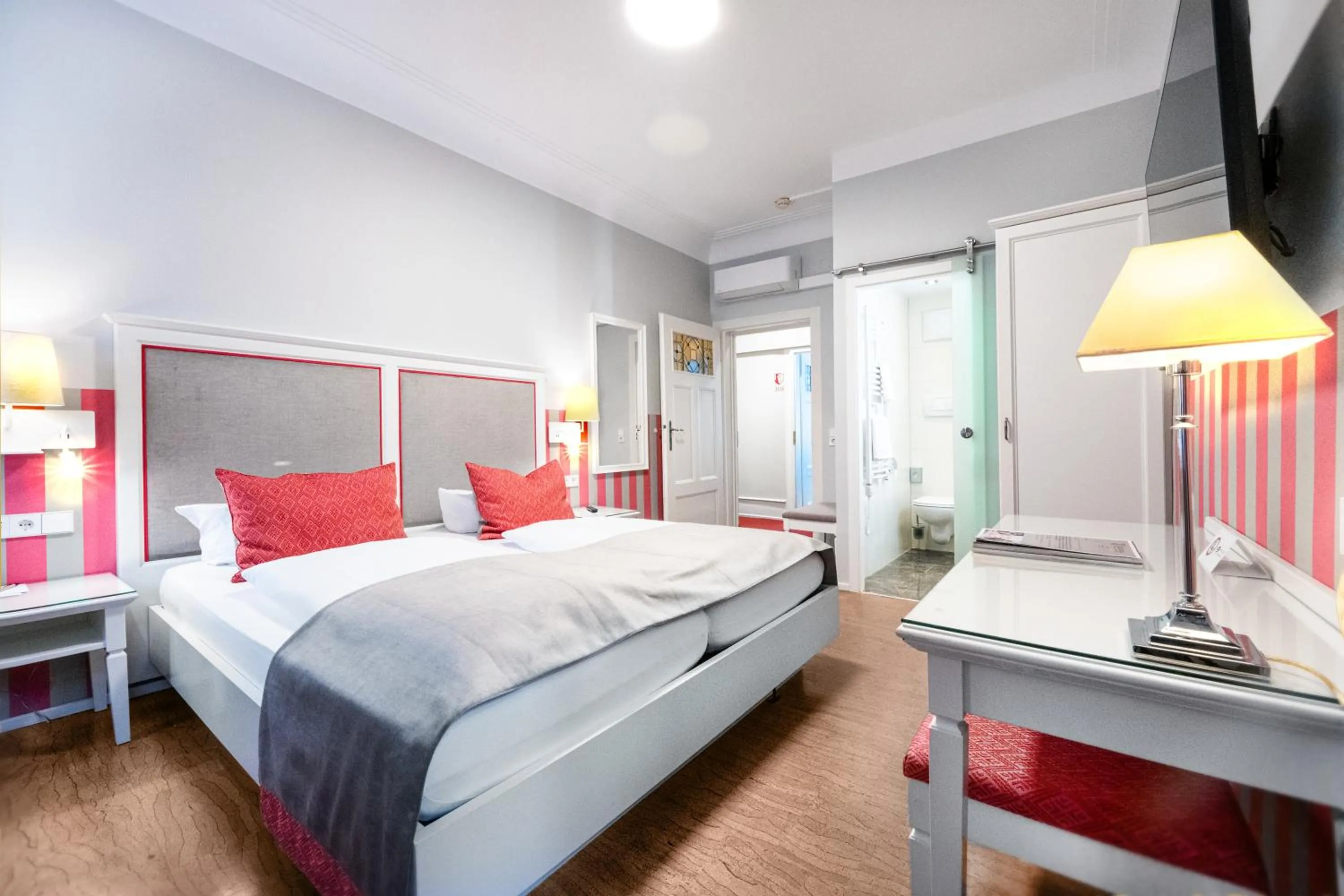 Photo of the whole room, Bed in Romantik Hotel Barbarossa