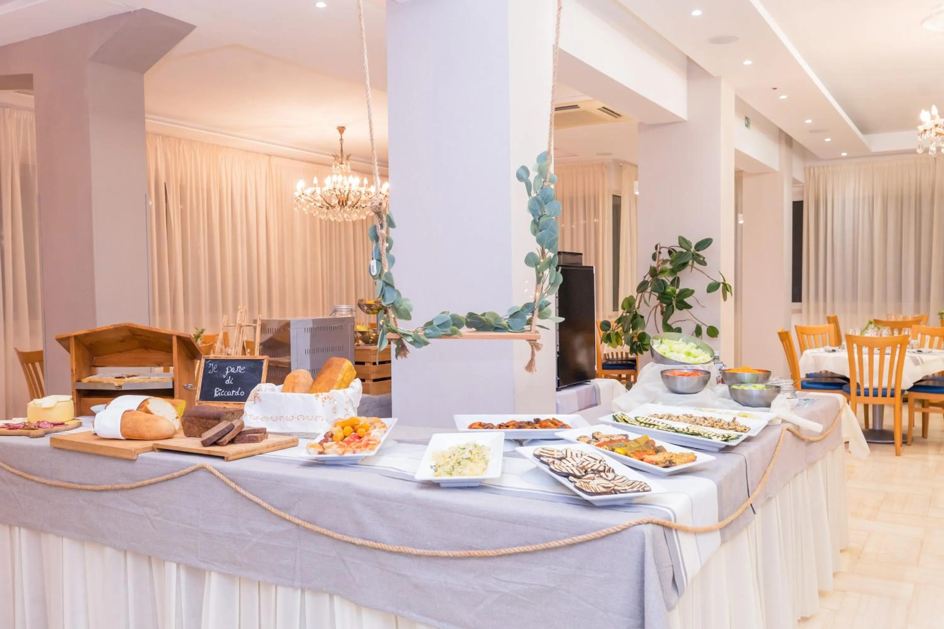 Restaurant/places to eat in Hotel Elios