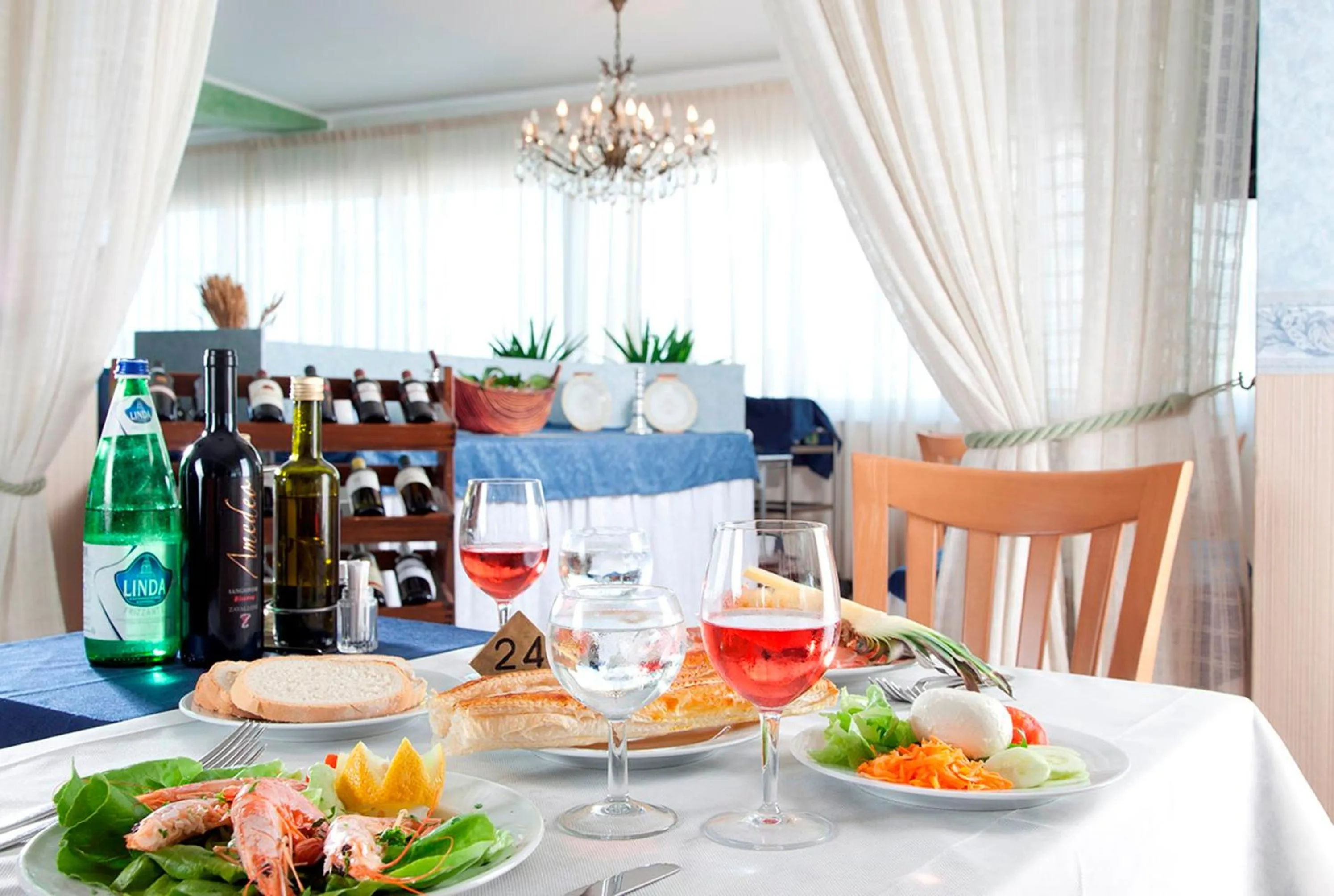 Restaurant/places to eat in Hotel Elios