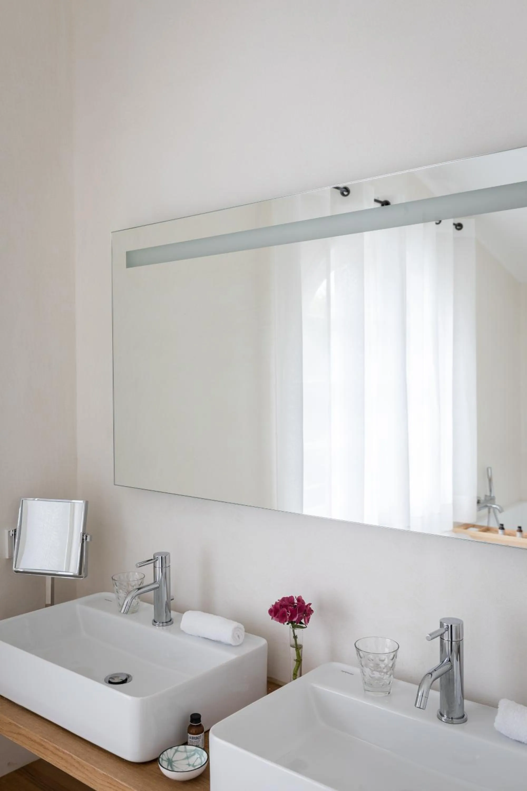 Bathroom in Hôtel Les Hortensias du Lac