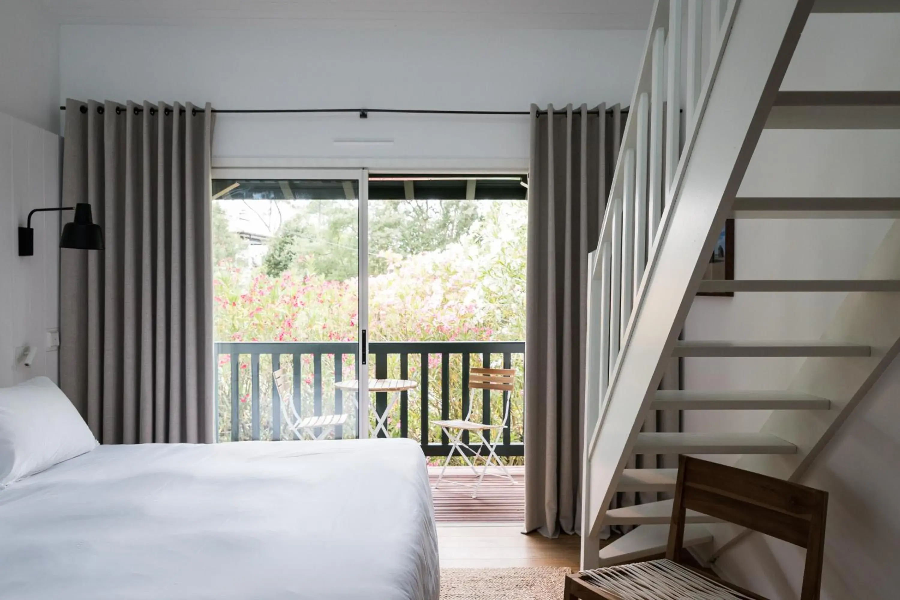 Double Room with Balcony in Hôtel Les Hortensias du Lac Double Room with Balcony in Hôtel Les Hortensias du Lac