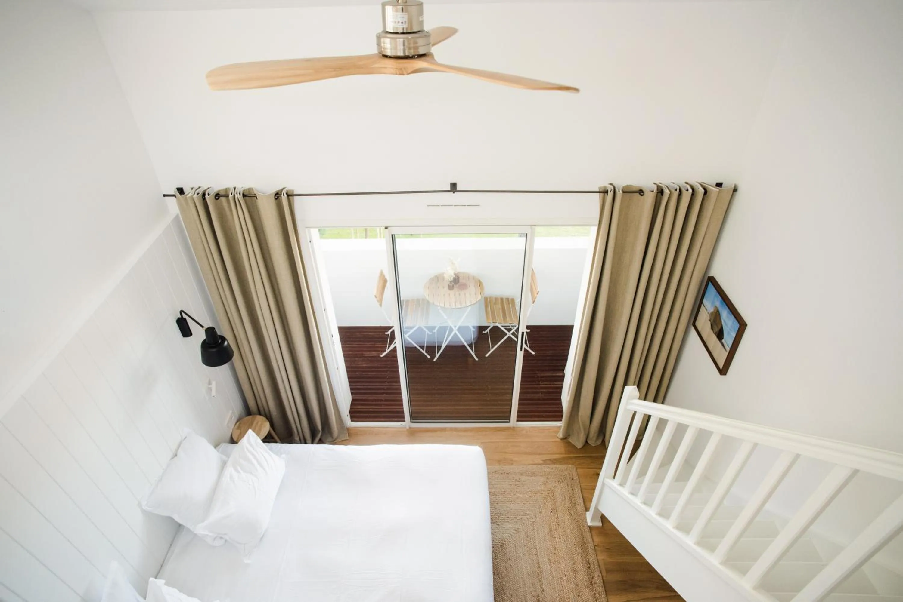 Bed in Hôtel Les Hortensias du Lac