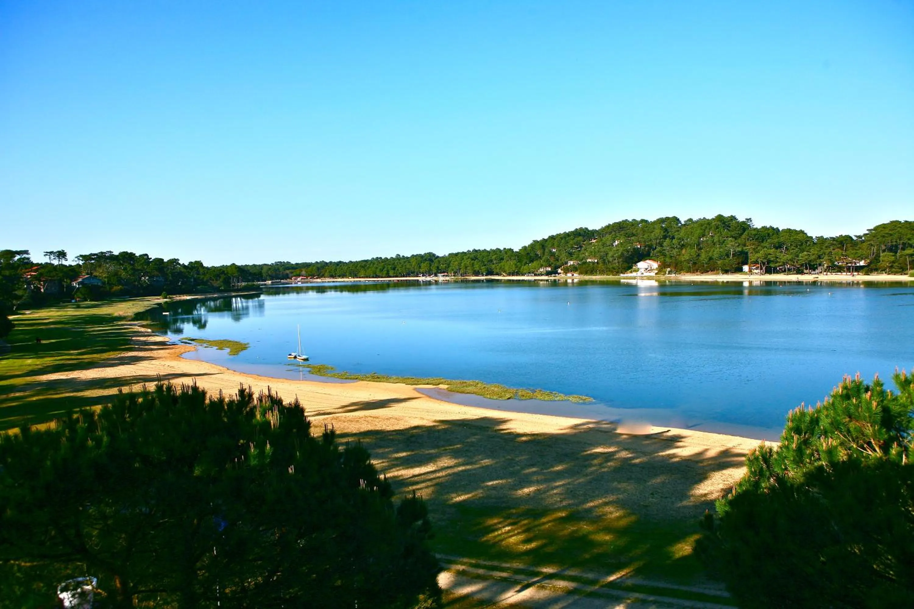 Lake view in Hôtel Les Hortensias du Lac