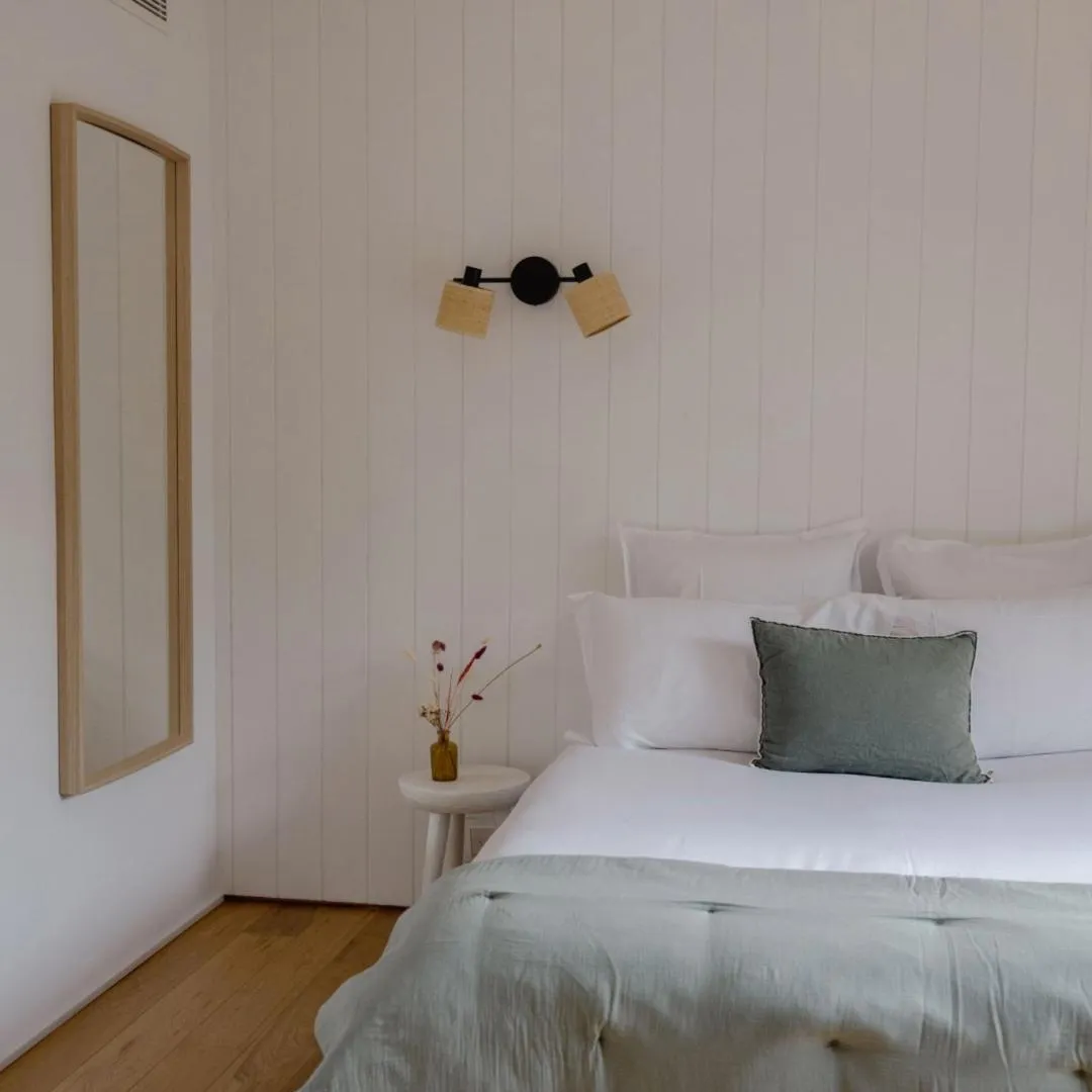 Bed in Hôtel Les Hortensias du Lac