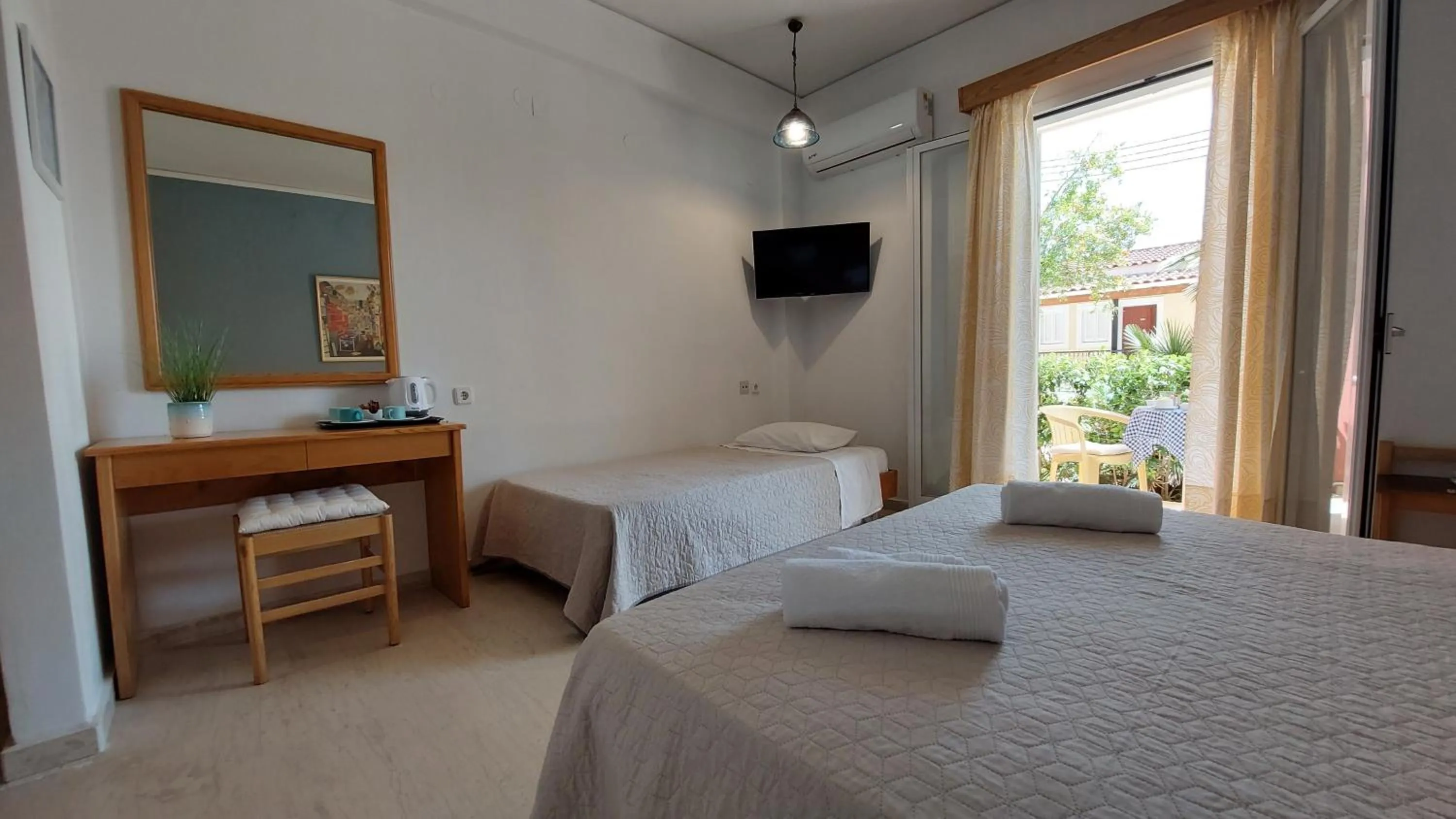 Bed in Elite Corfu - Adults Friendly