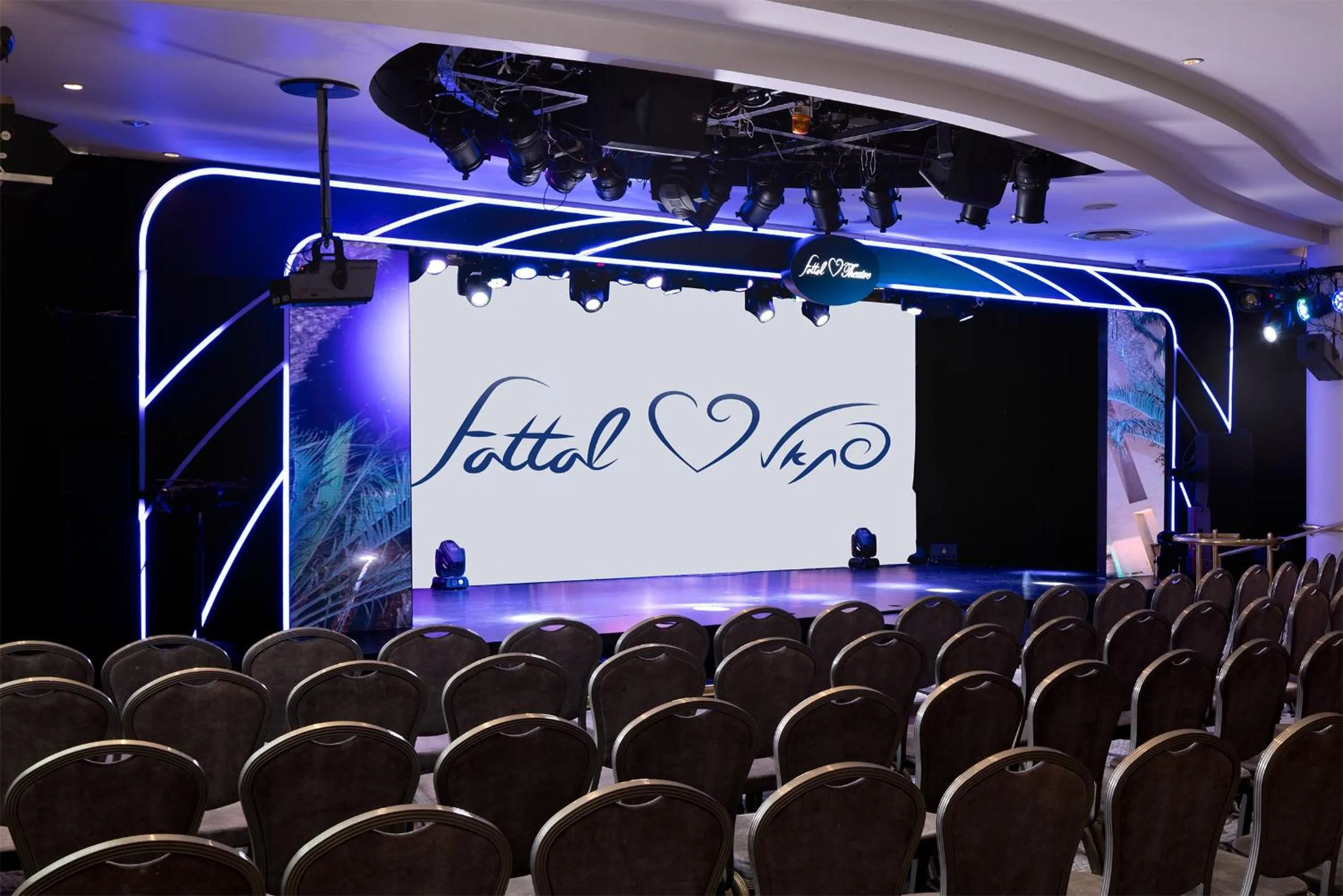 Evening entertainment in U Magic Palace