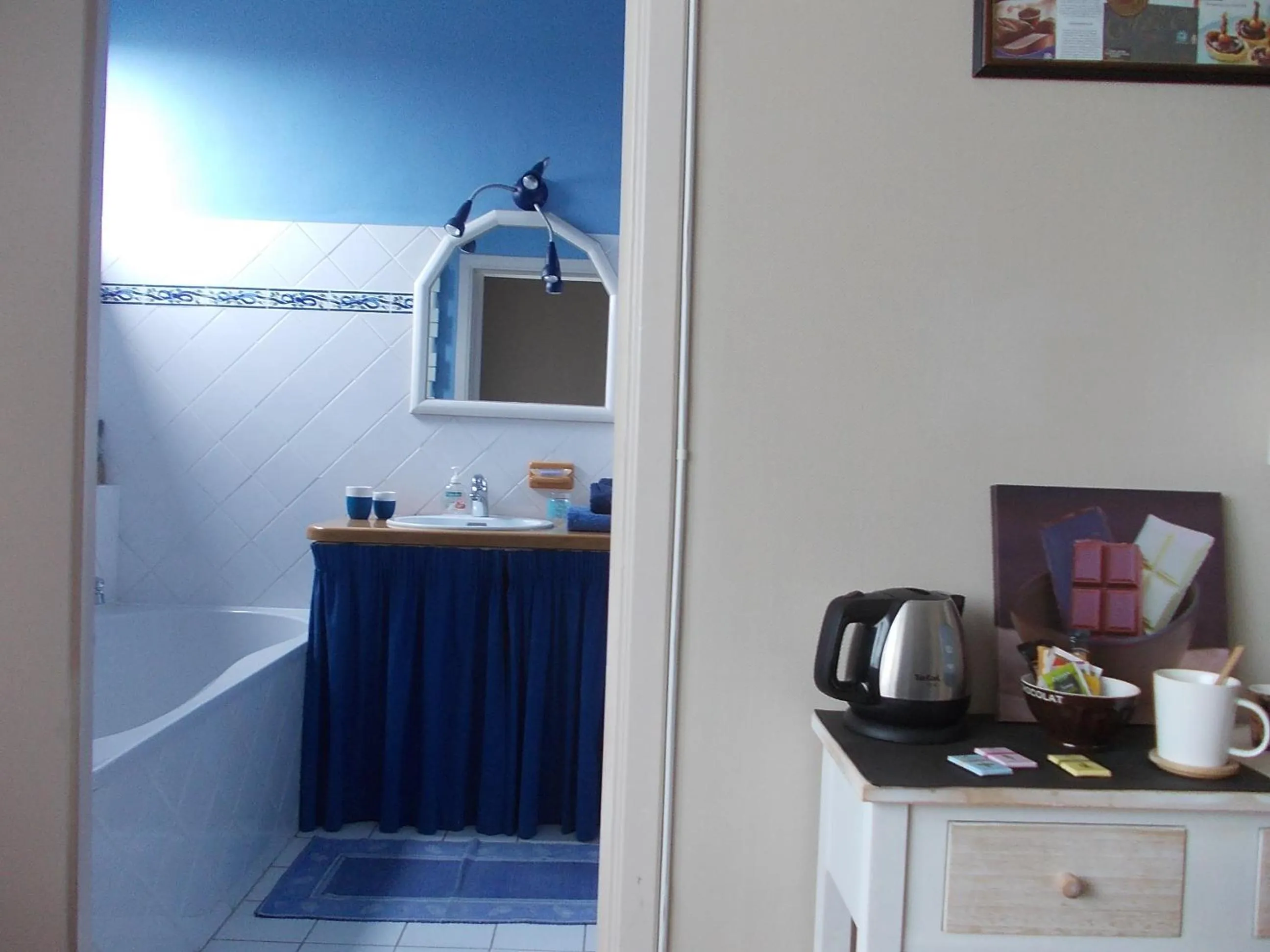 Coffee/tea facilities in B&B Chambre Chocolat