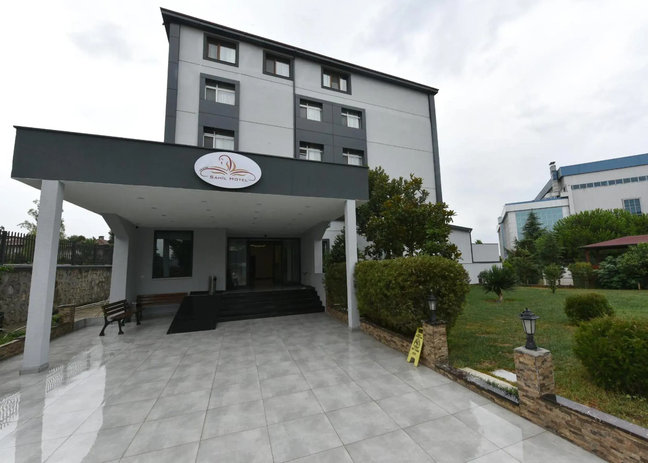 Property building in Sahil Hotel Pendik Property building in Sahil Hotel Pendik