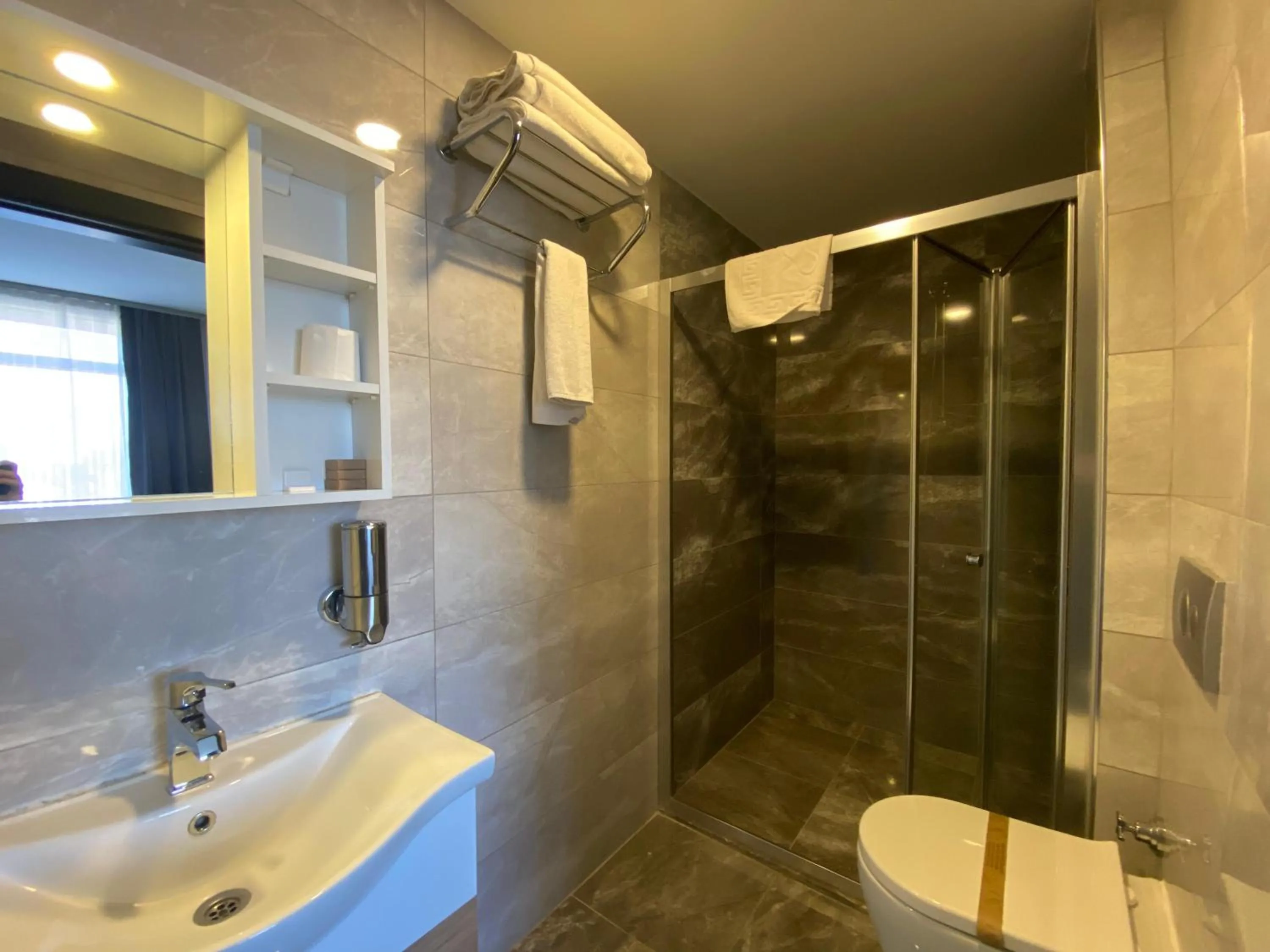 Shower in Sahil Hotel Pendik