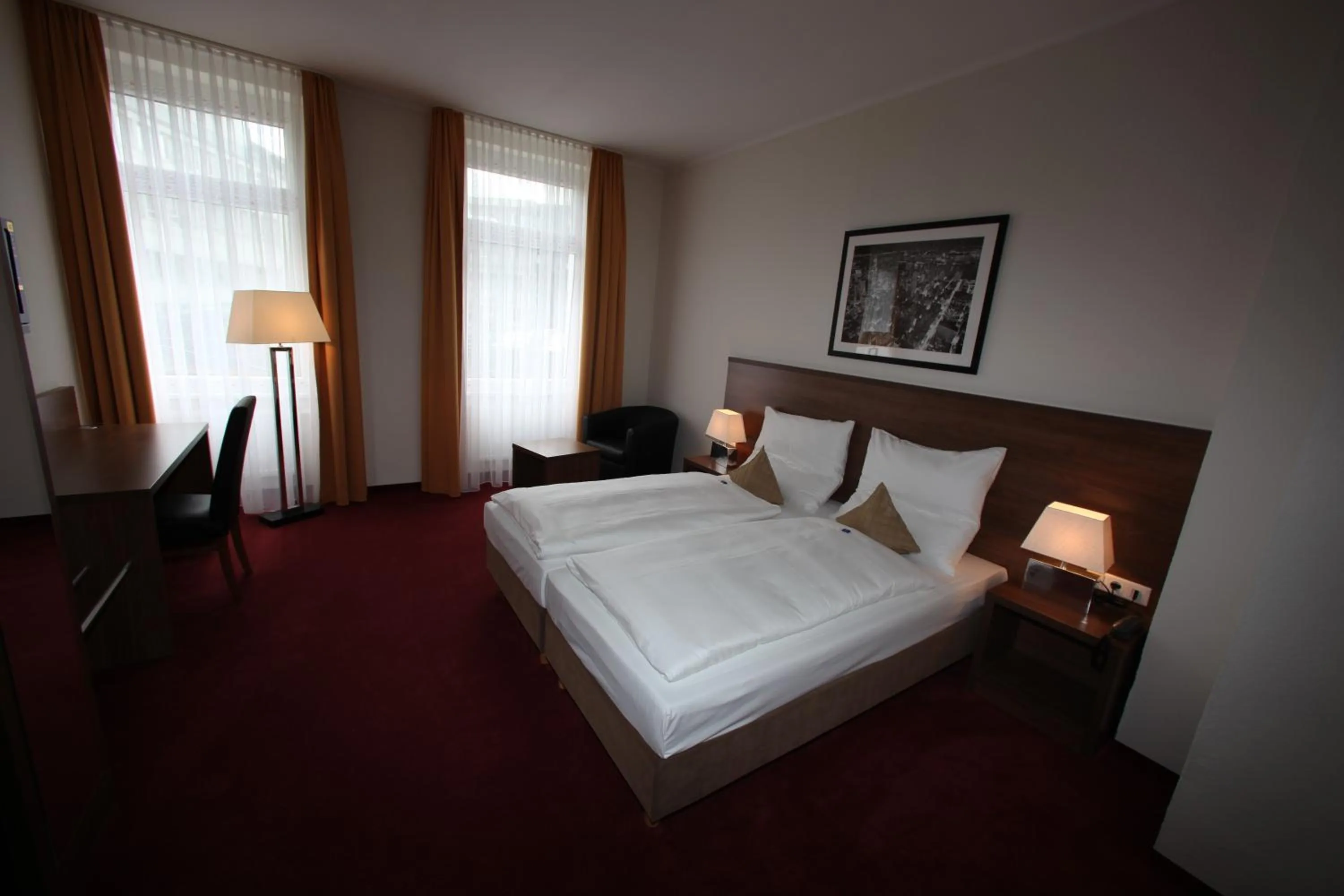 Photo of the whole room, Bed in Arcade Hotel