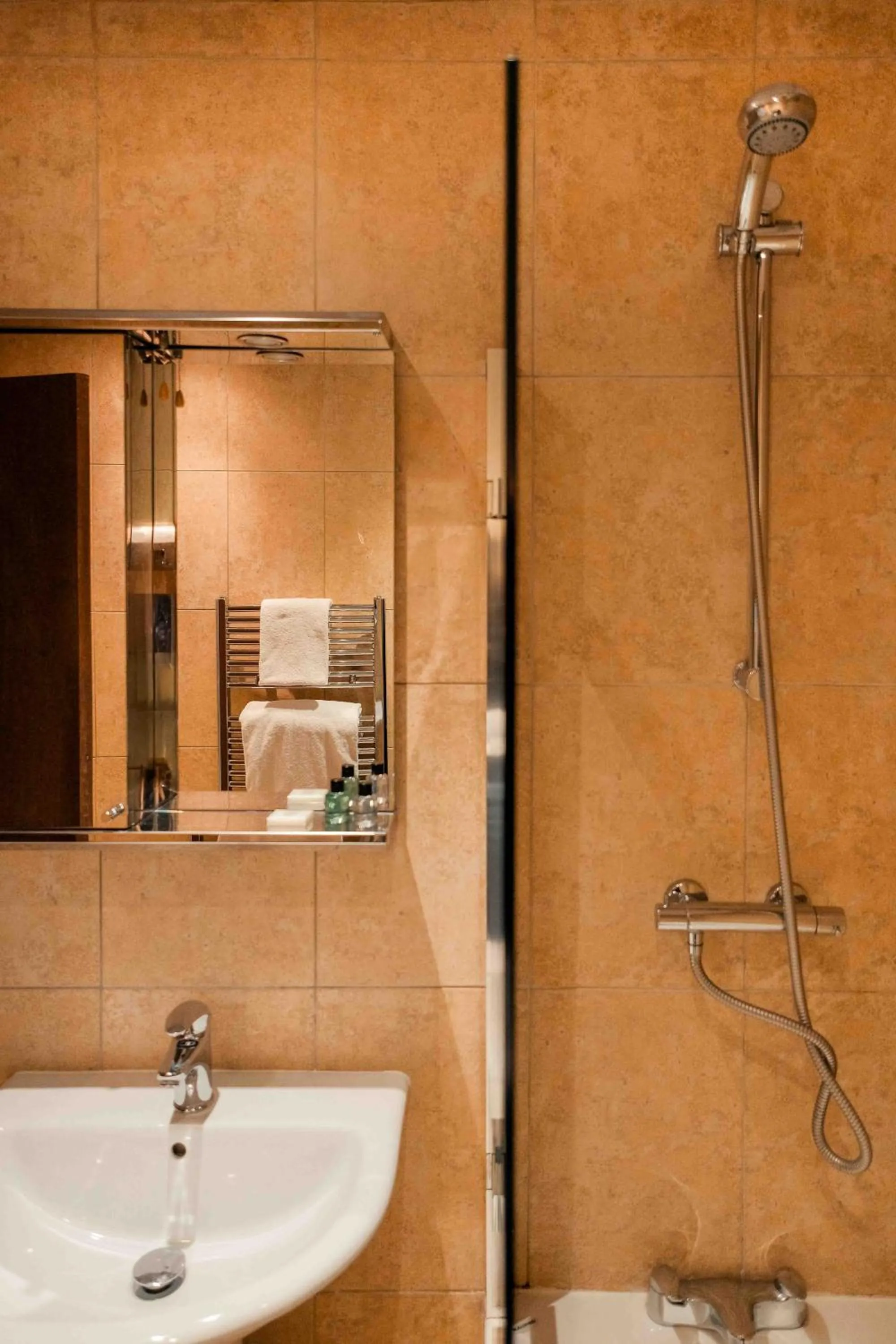 Shower in The Bridge