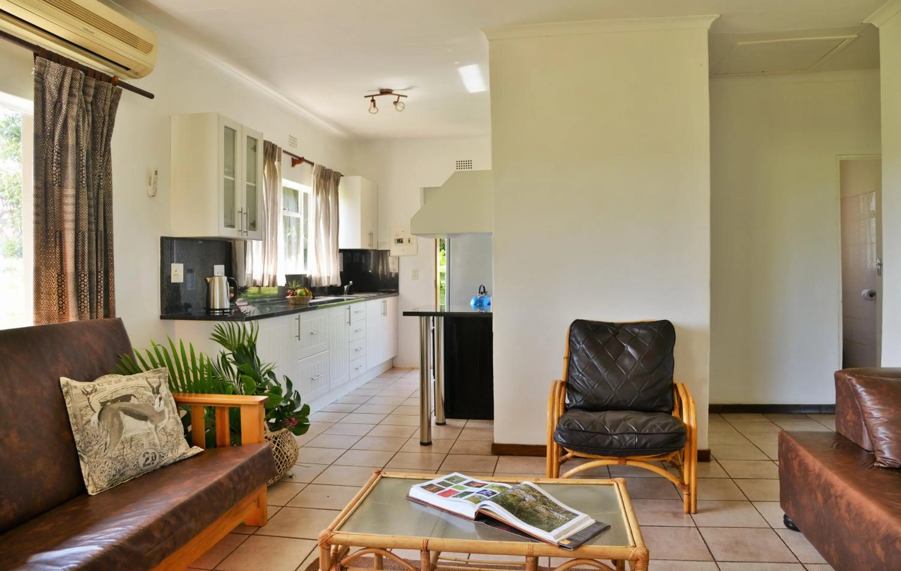 Kitchen or kitchenette in Elephant Walk Retreat