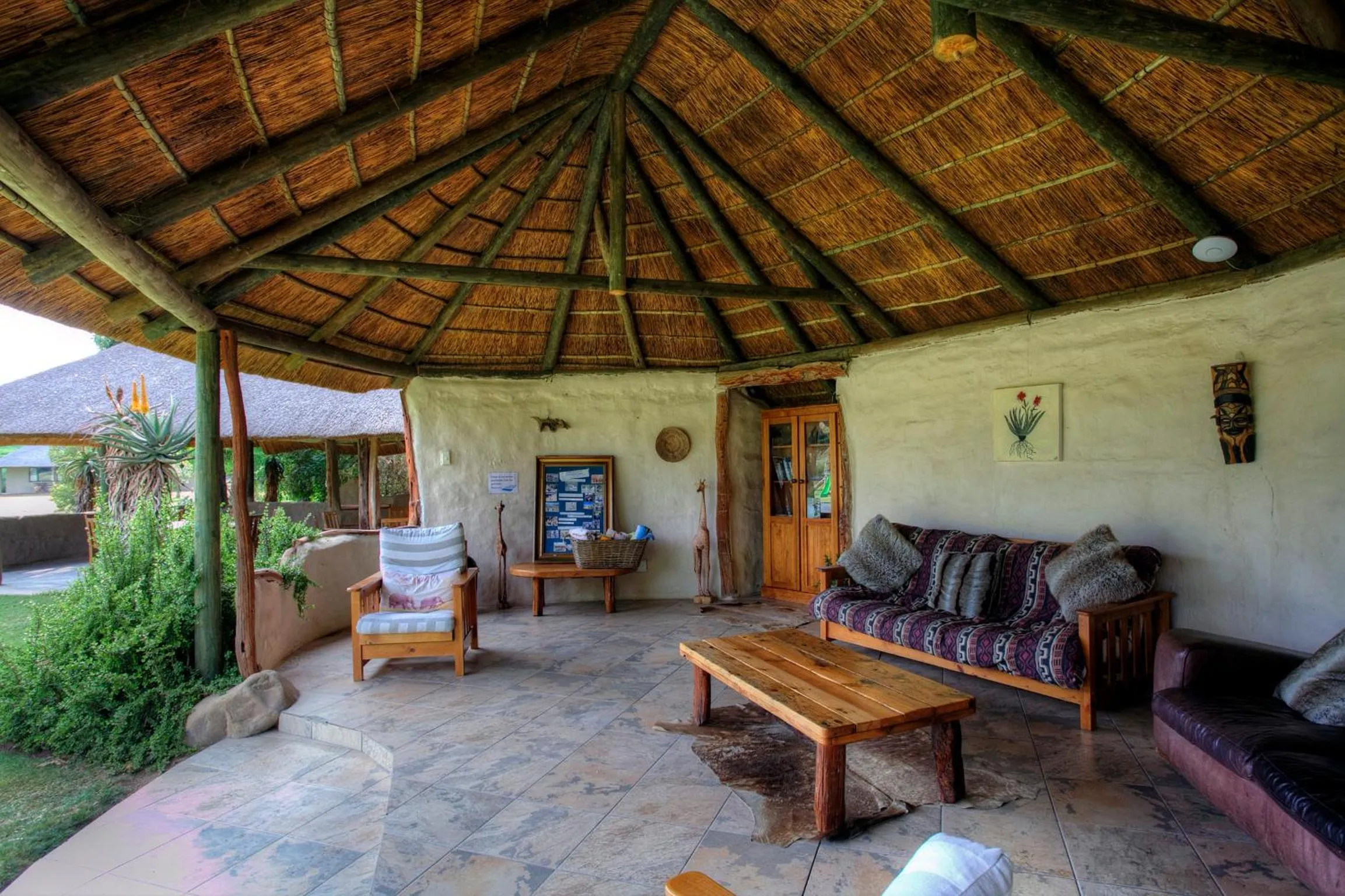 Communal lounge/ TV room in Chrislin African Lodge