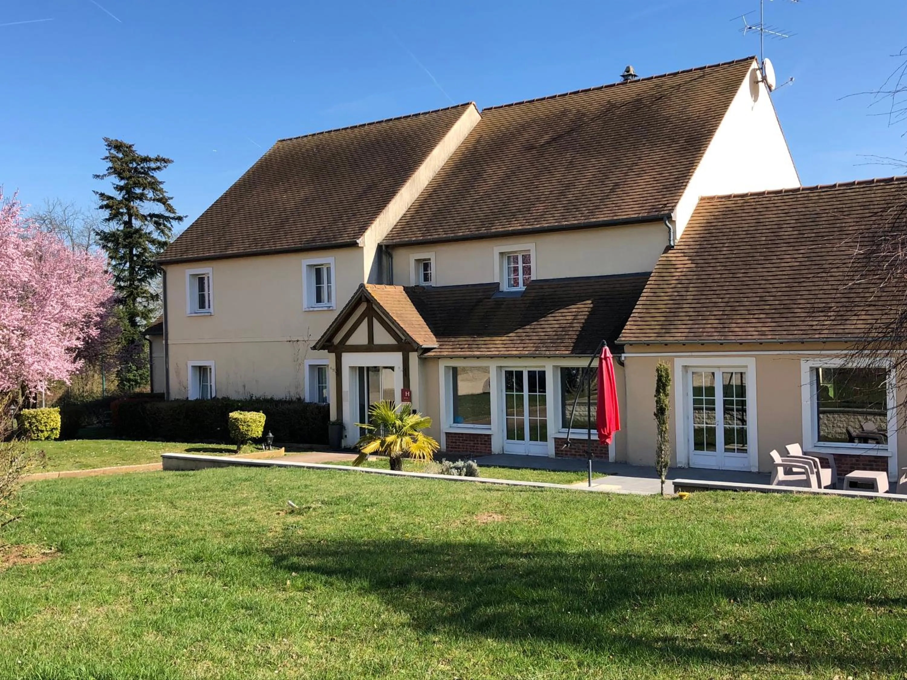 Property building in Hôtel HAPY