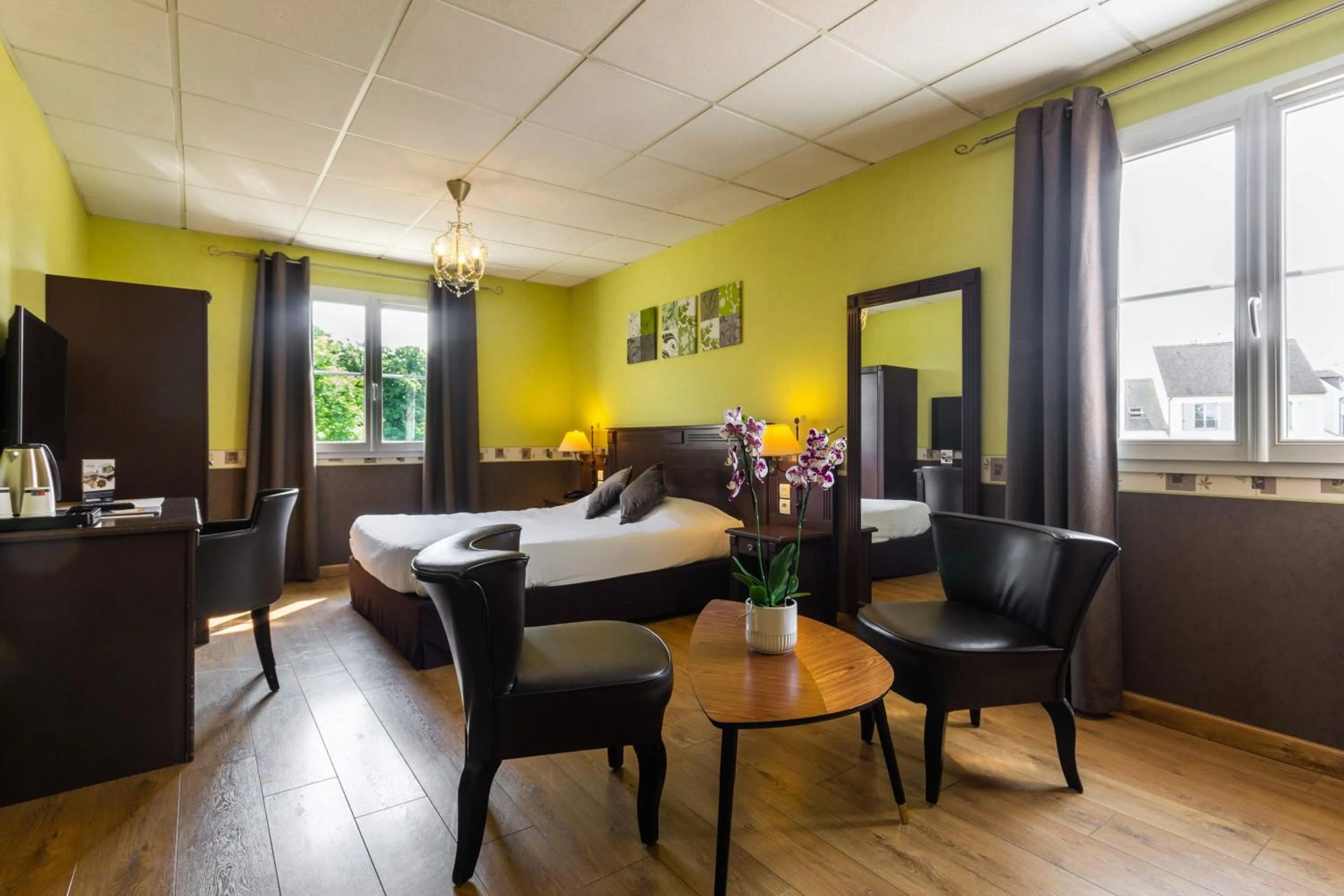 Photo of the whole room, Bed in Hôtel HAPY