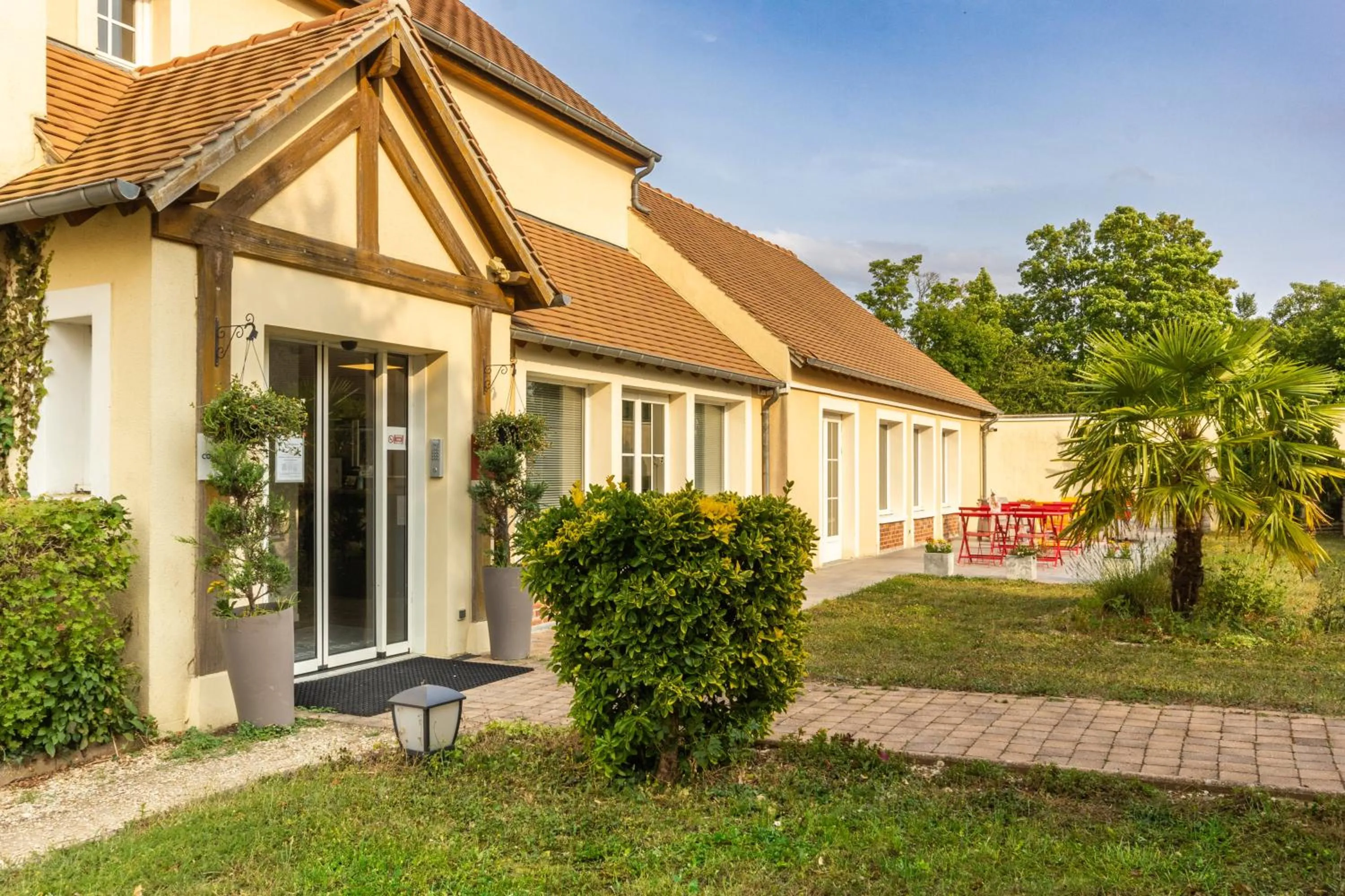 Facade/entrance in Hôtel HAPY