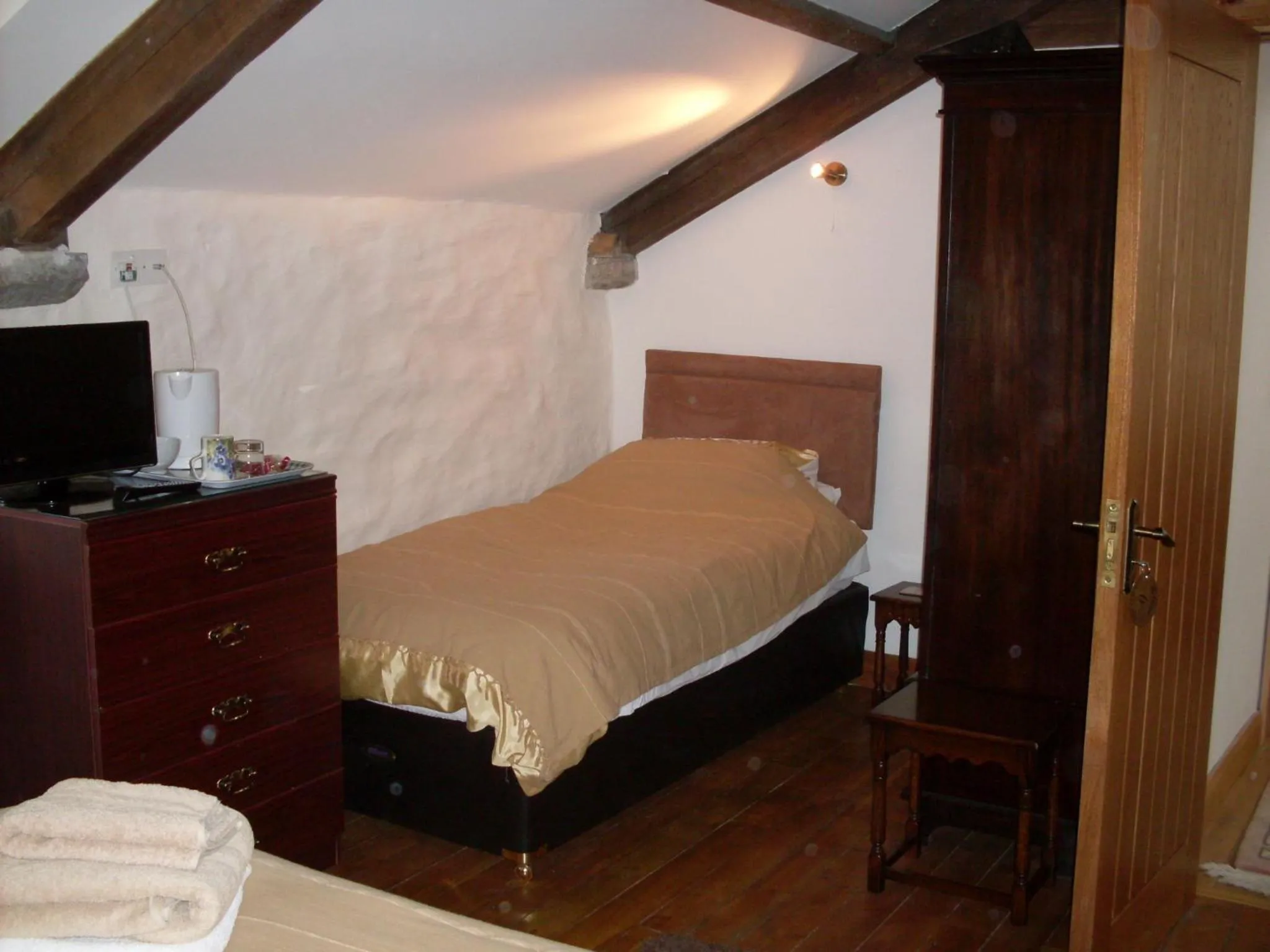 Photo of the whole room, Bed in The Barn B&B