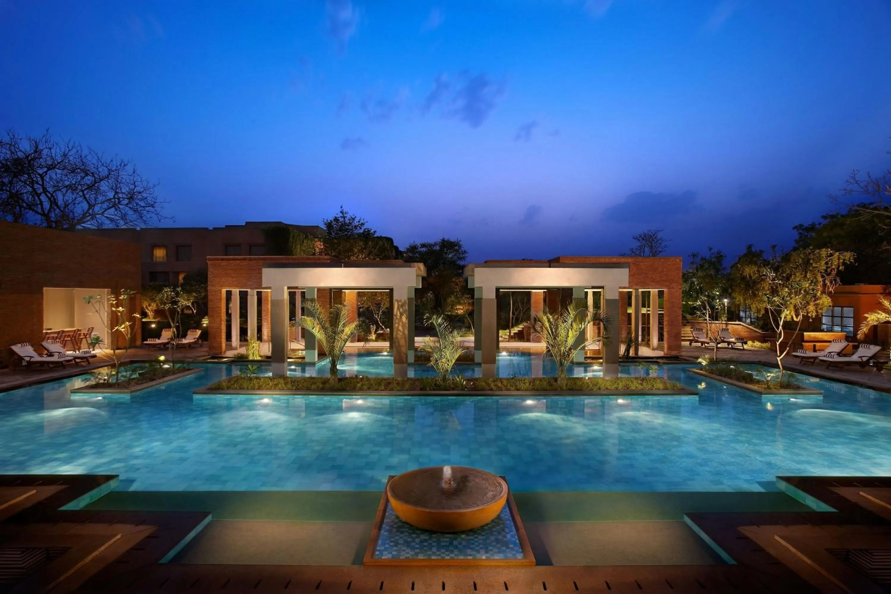 Swimming pool in ITC Mughal, A Luxury Collection Resort & Spa, Agra