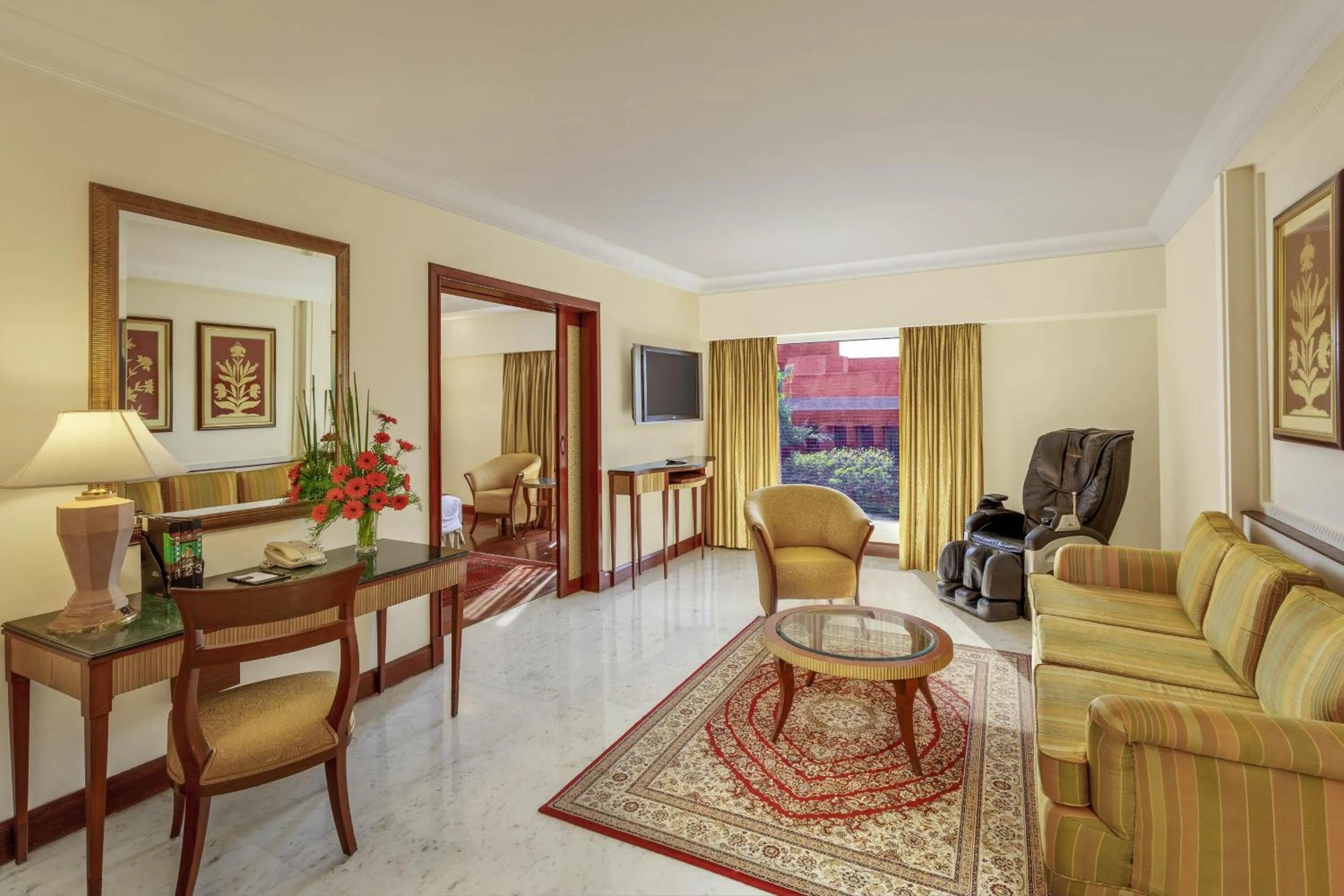 Living room in ITC Mughal, A Luxury Collection Resort & Spa, Agra