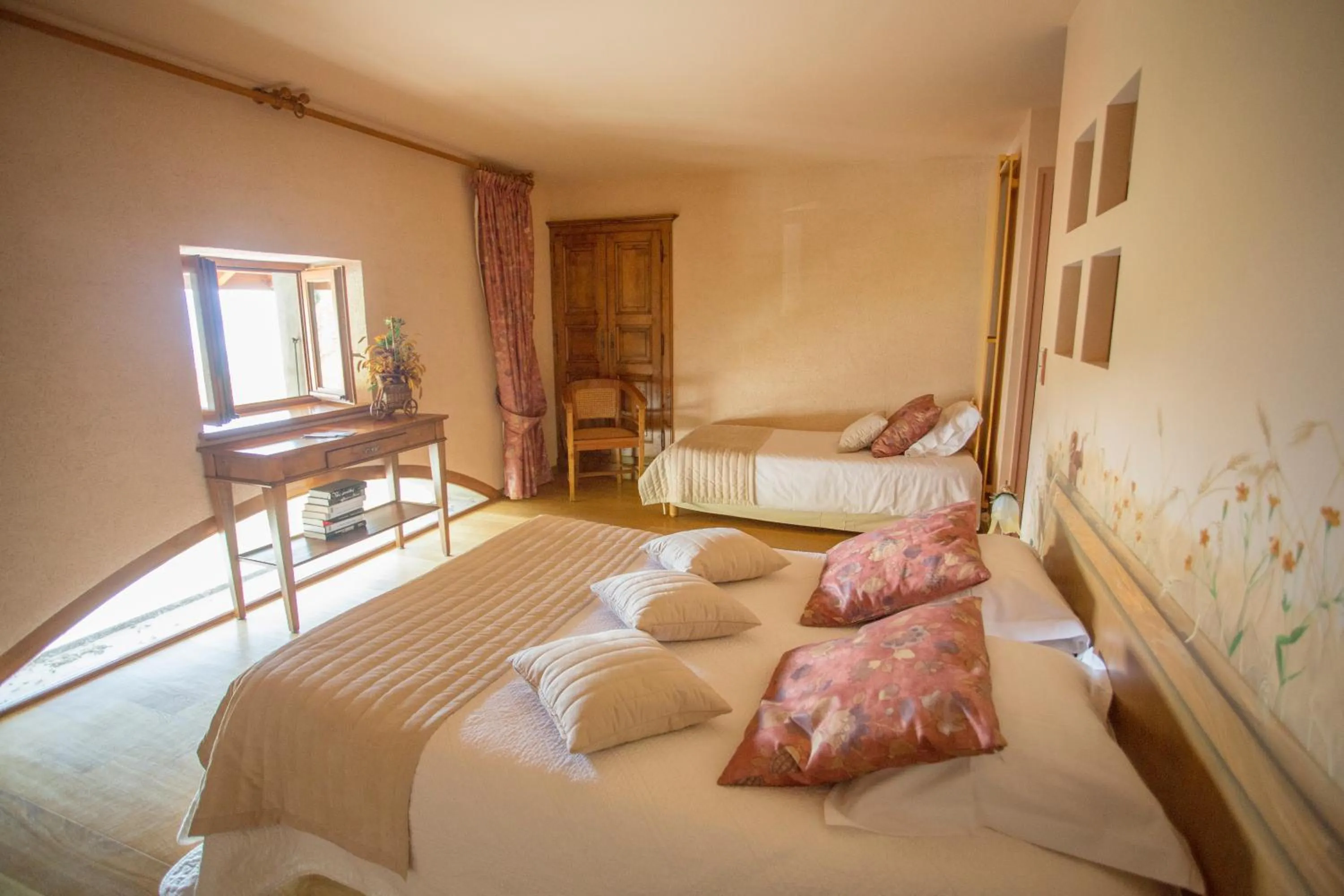 Bedroom, Bed in Le Bonheur dans le Pré