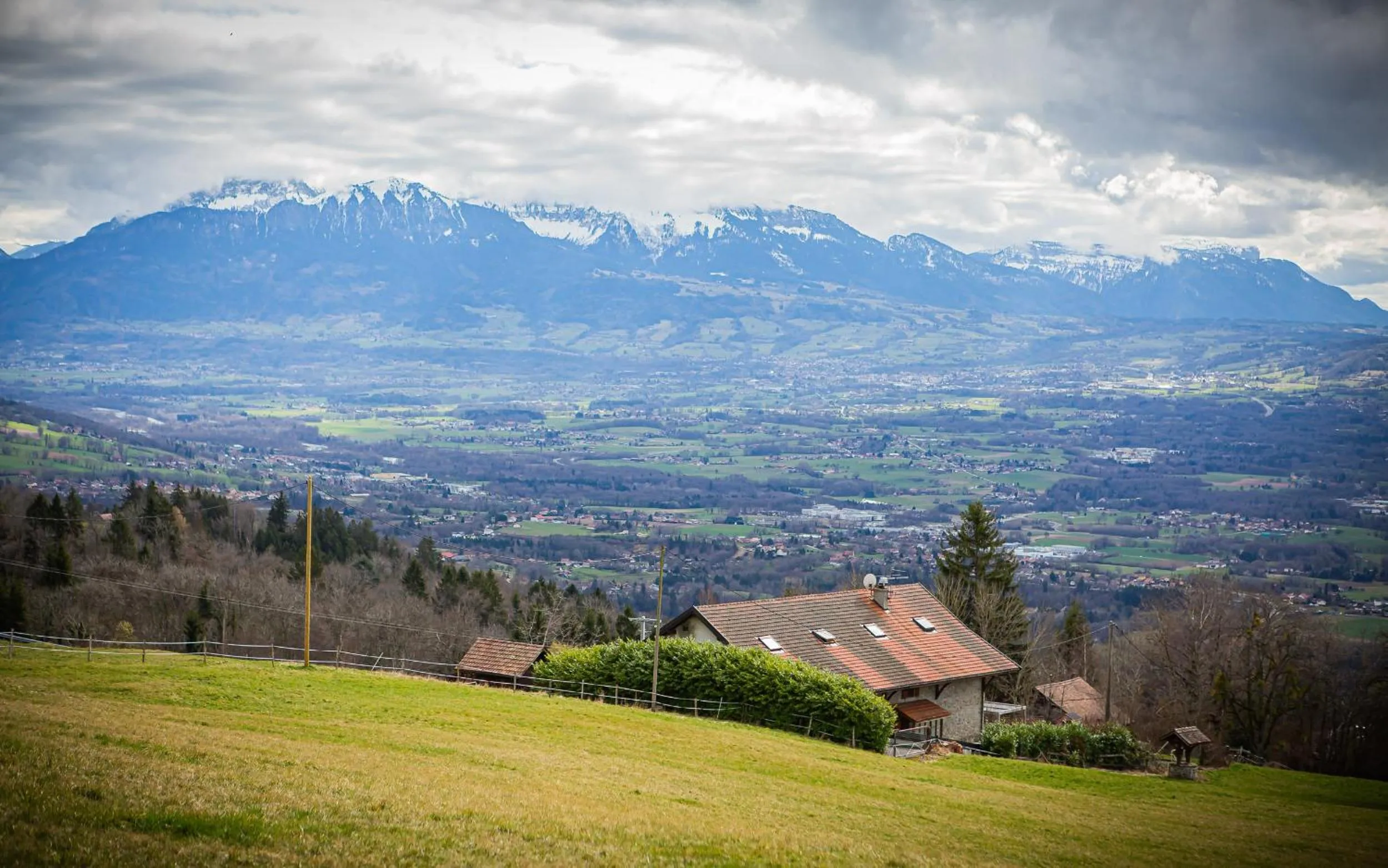 Bird's eye view in Le Bonheur dans le Pré