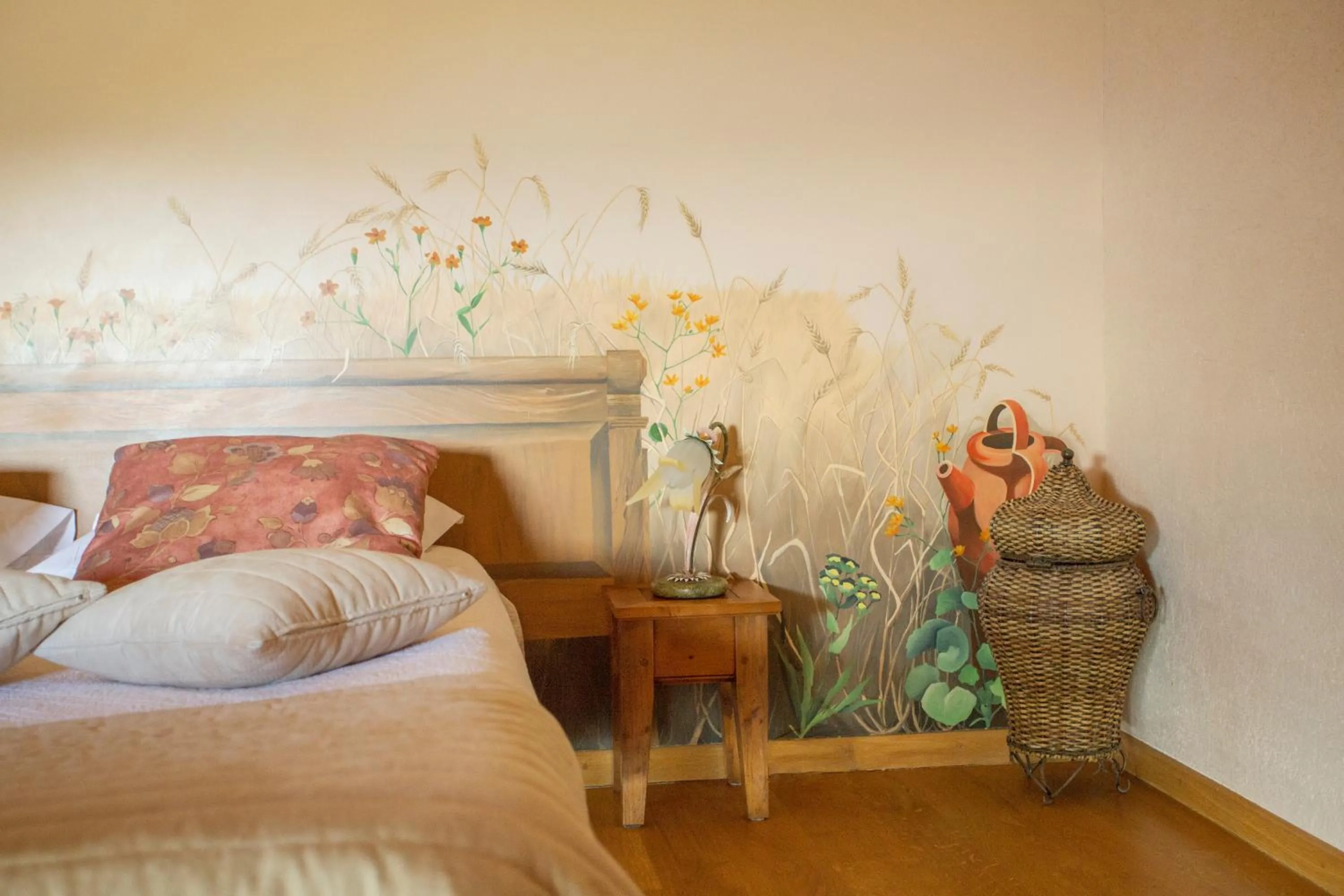 Decorative detail, Bed in Le Bonheur dans le Pré