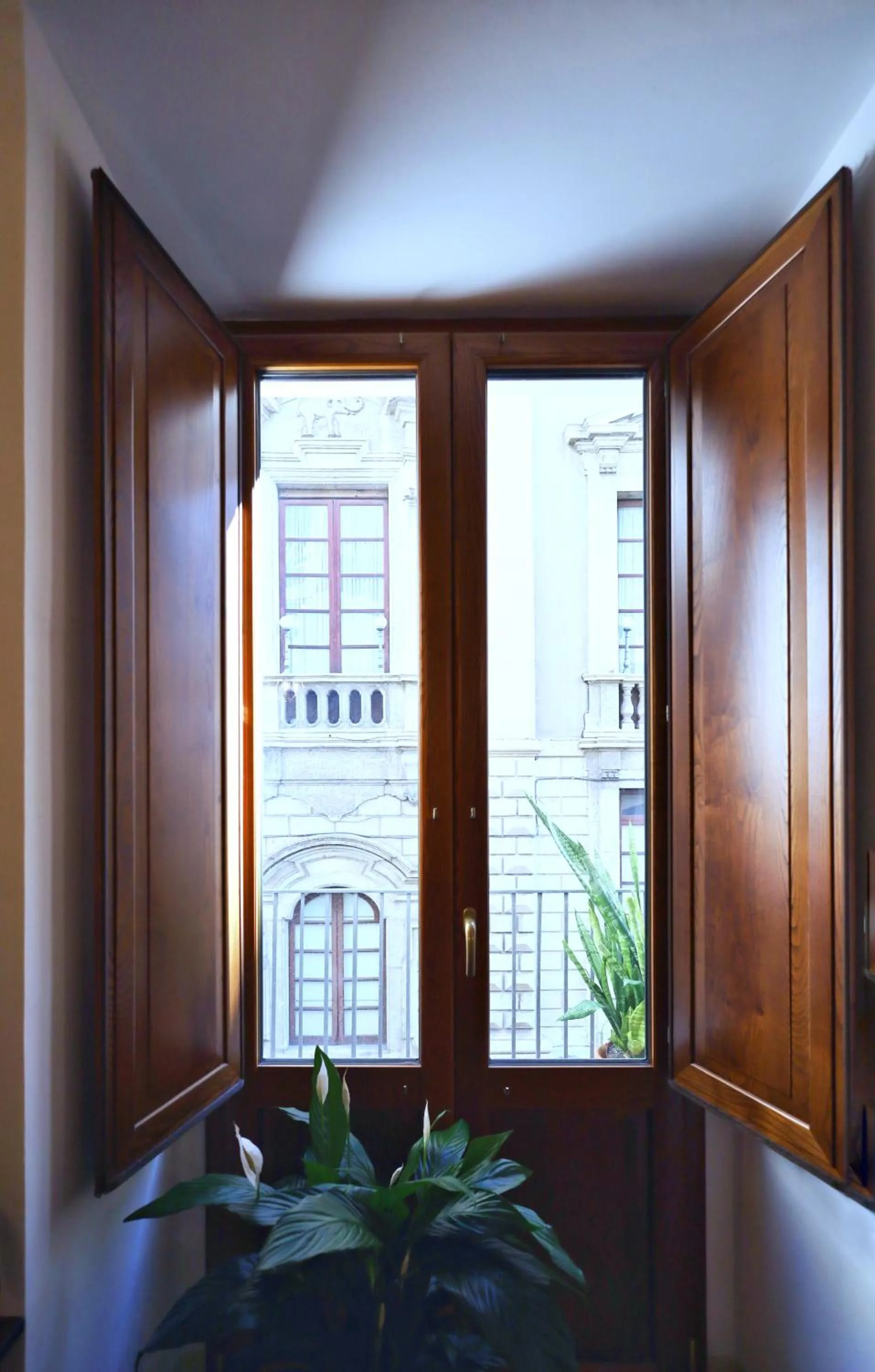 Double Room with Private Bathroom in Cataneasy Rooms