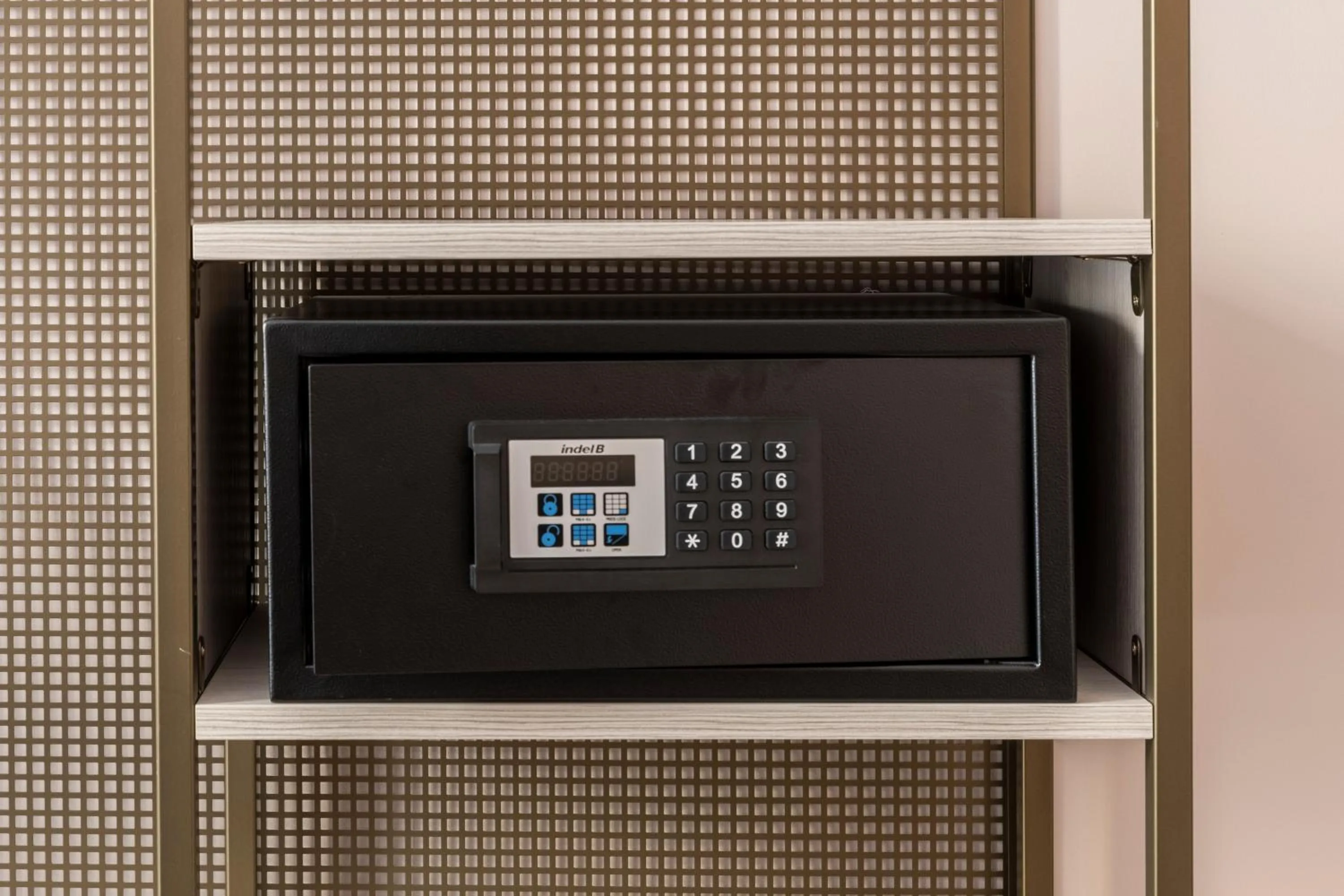 safe in Numa Rome Linea