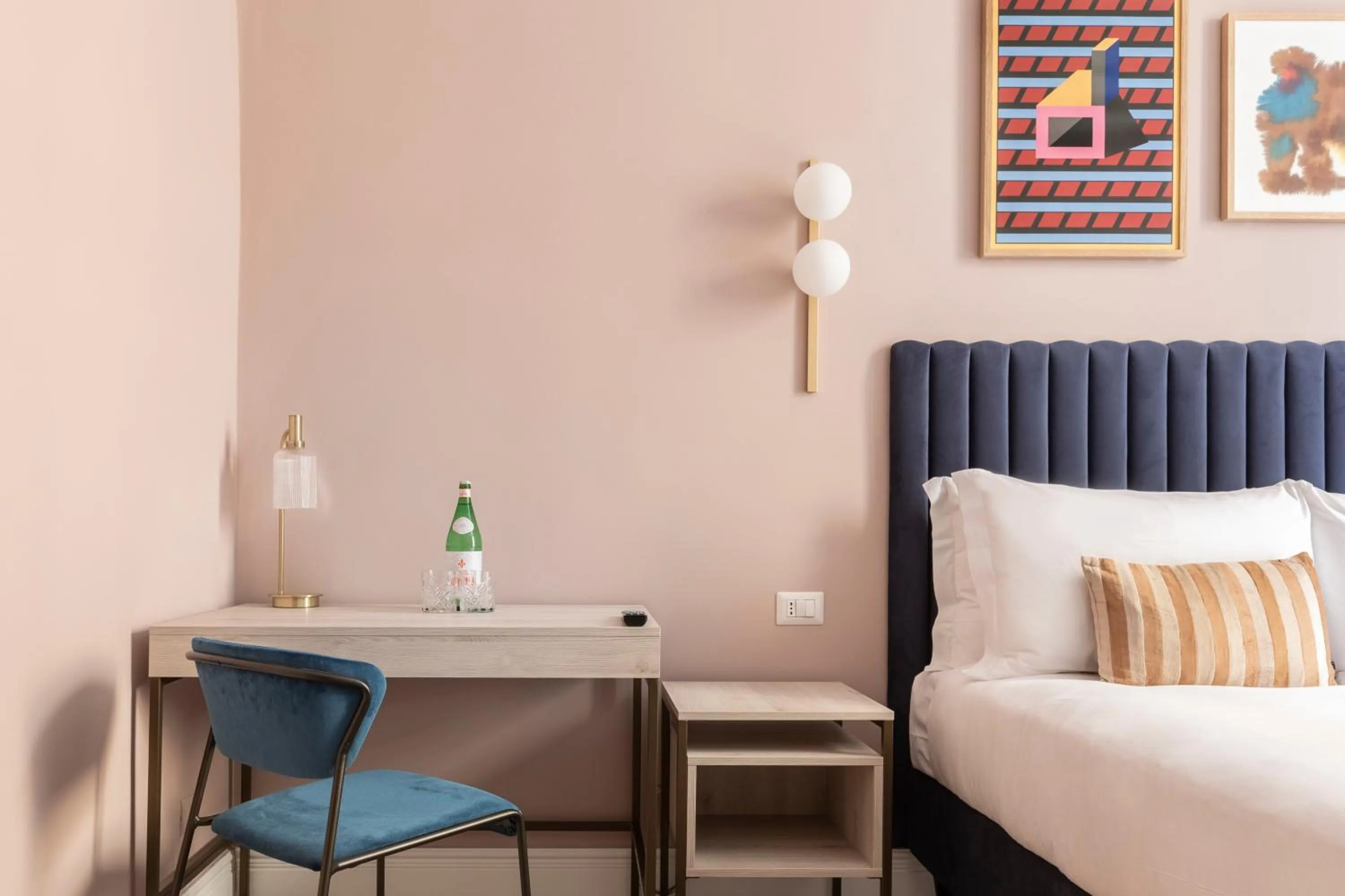 Seating area, Bed in Numa Rome Linea