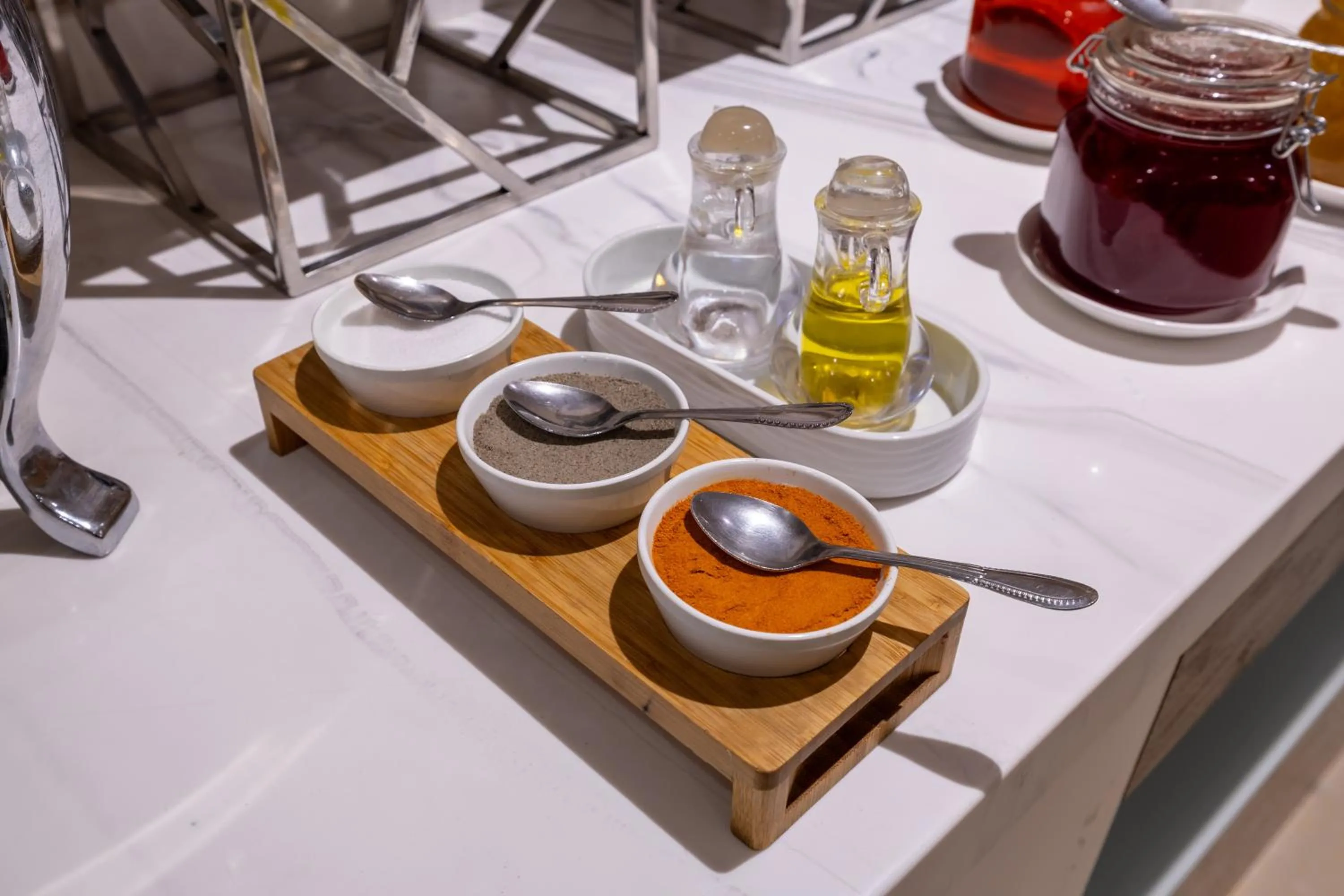 Restaurant/places to eat in Al Muhaidb Residence Al Takhasossi 3