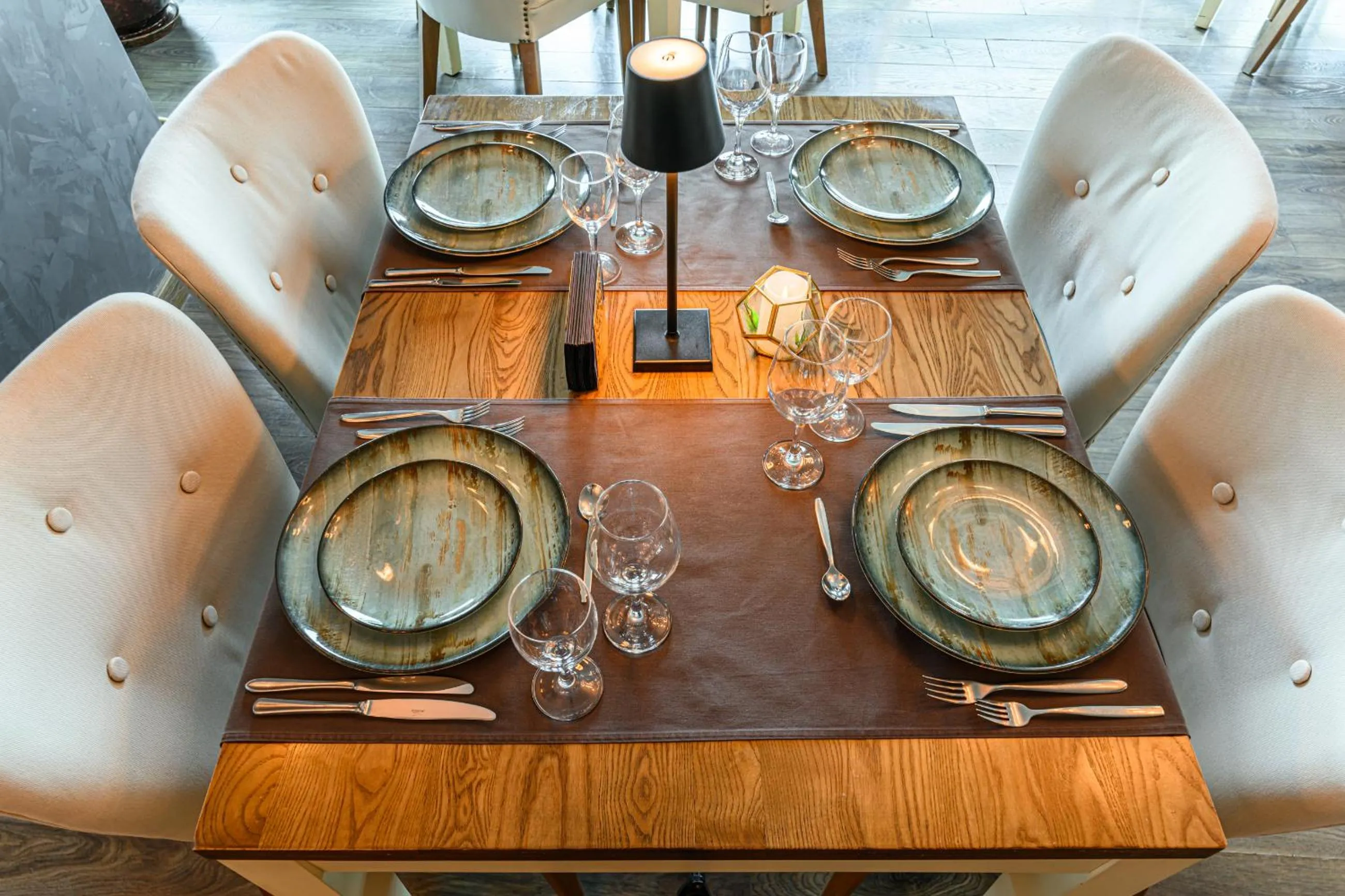 Restaurant/places to eat in Vega Hotel